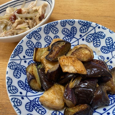 🍅今日のダイエットレシピ🍅

茄子がお買い得だったので🍆✨



🍆茄子と鶏胸肉のポン酢炒め🍆3人分

材料
茄子🍆3本
鶏胸肉1枚
白髪ネギ1/2本分
昆布ポン酢適量
胡麻油大さじ1位


鶏胸肉はス