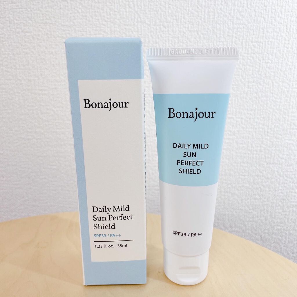 使い心地とても良かったです🥰✨
　
　
SPF33 PA++で
しっかり紫外線対策ができます☀️
　
　
チューブから出すと
もちっと？するテクスチャーで
ぴたっと肌に密着します！💕
　
なのでマスクでも崩れにくくて
1日中メイクが保た