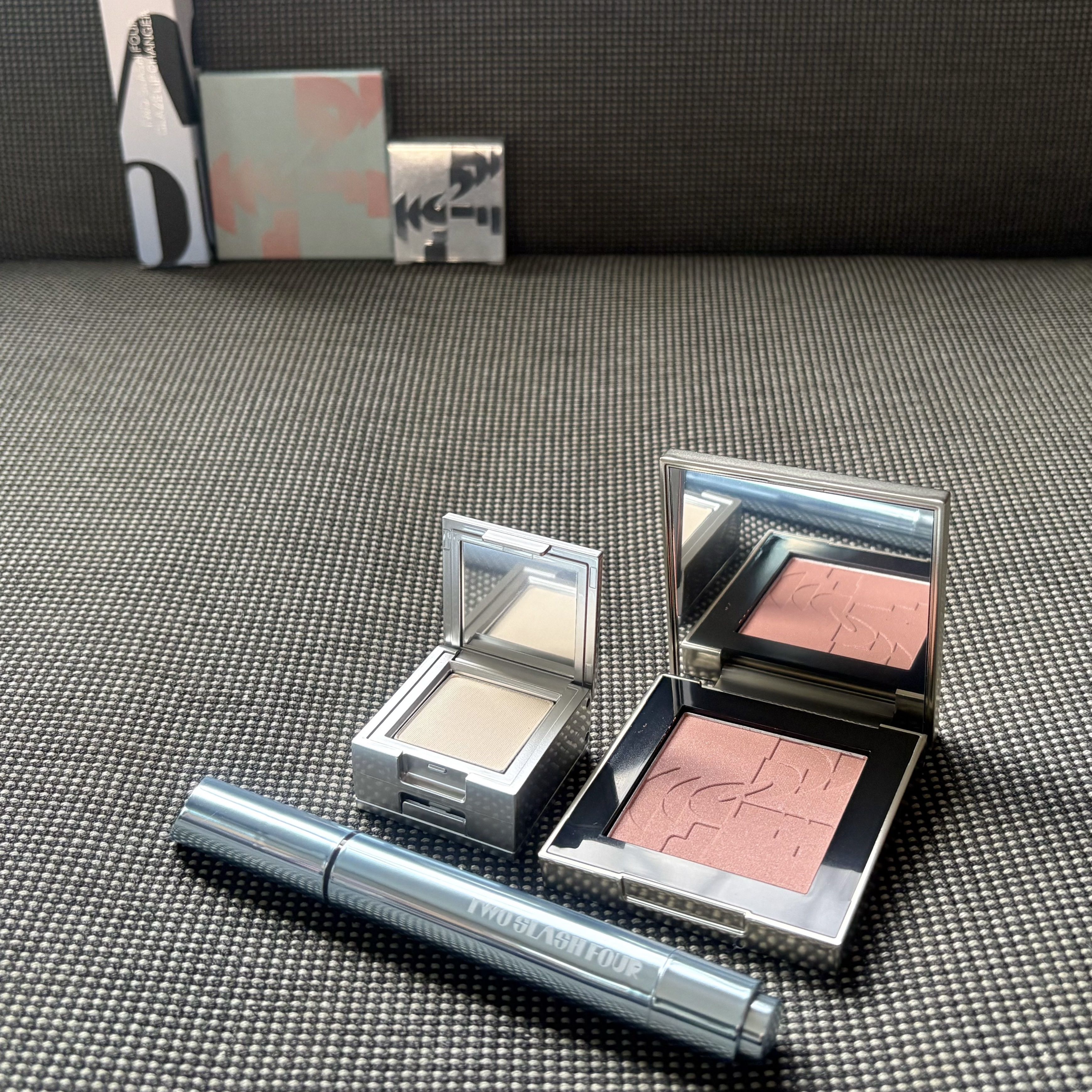 ストロビングフェイスキューブ/TWO SLASH FOUR/ハイライトを使ったクチコミ（1枚目）