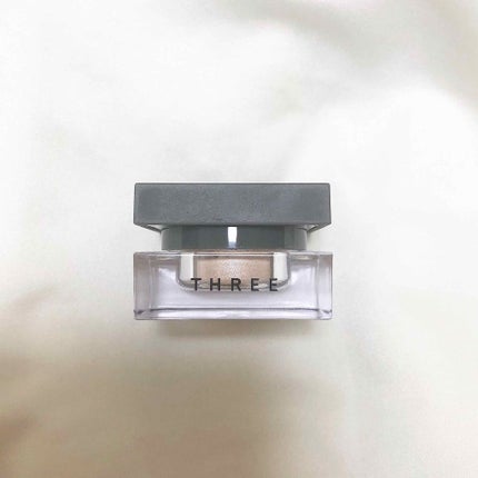 シマリングカラーヴェール ステートメント/THREE/単色アイシャドウを使ったクチコミ(1枚目)