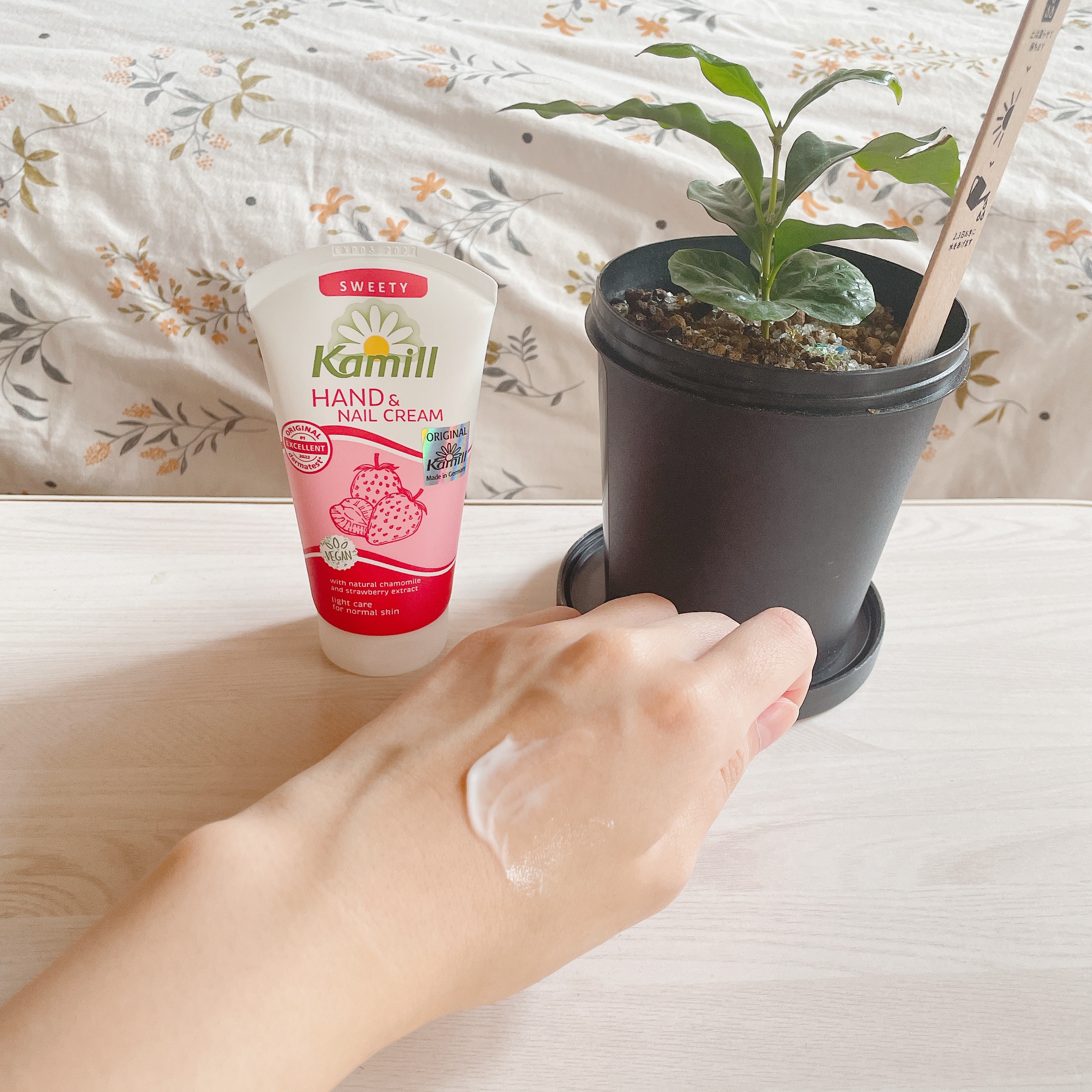 ハンド＆ネイルクリーム  スウィーティー 75ML/カミール/ハンドクリームを使ったクチコミ（3枚目）