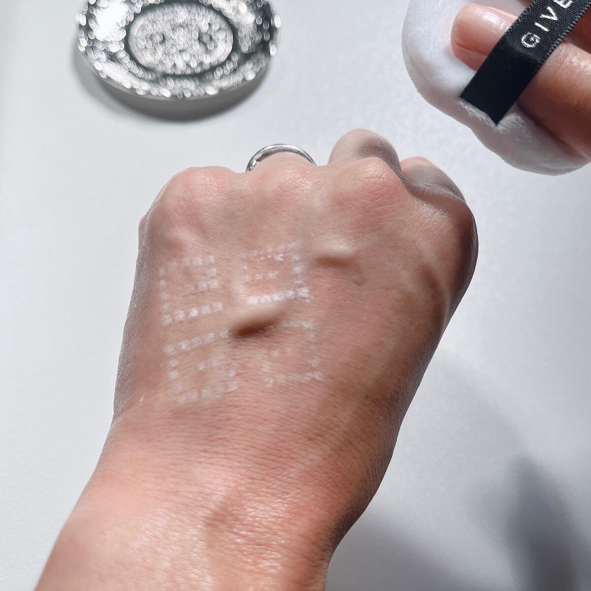 プリズム・リーブル/GIVENCHY/ルースパウダーを使ったクチコミ（2枚目）