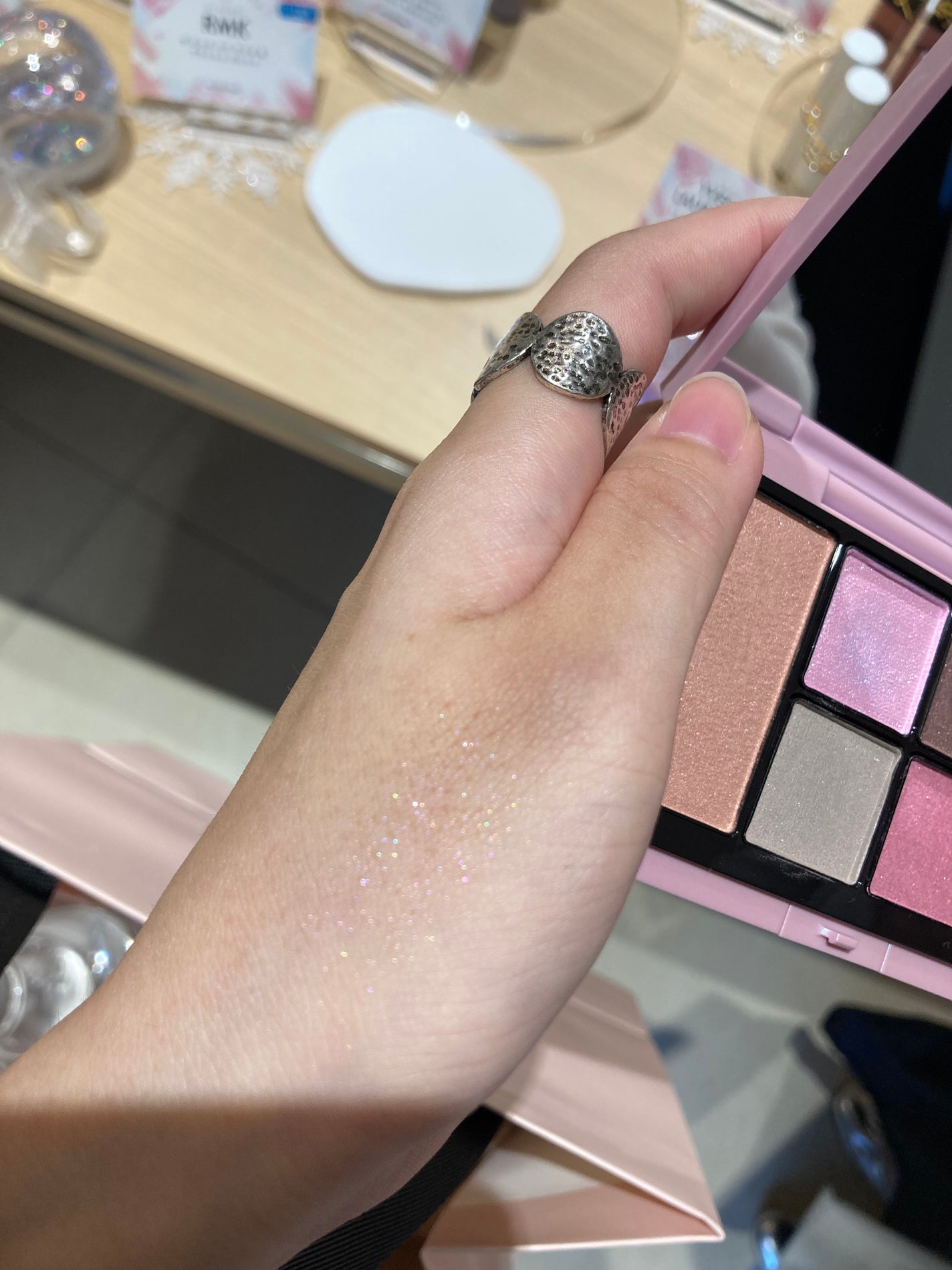 haru on LIPS 「RMK ザ ピンク ハイ アイズ & ブラッシュ haru on LIPS 「RMK ザ ピンク ハイ アイズ & ブラッシュ