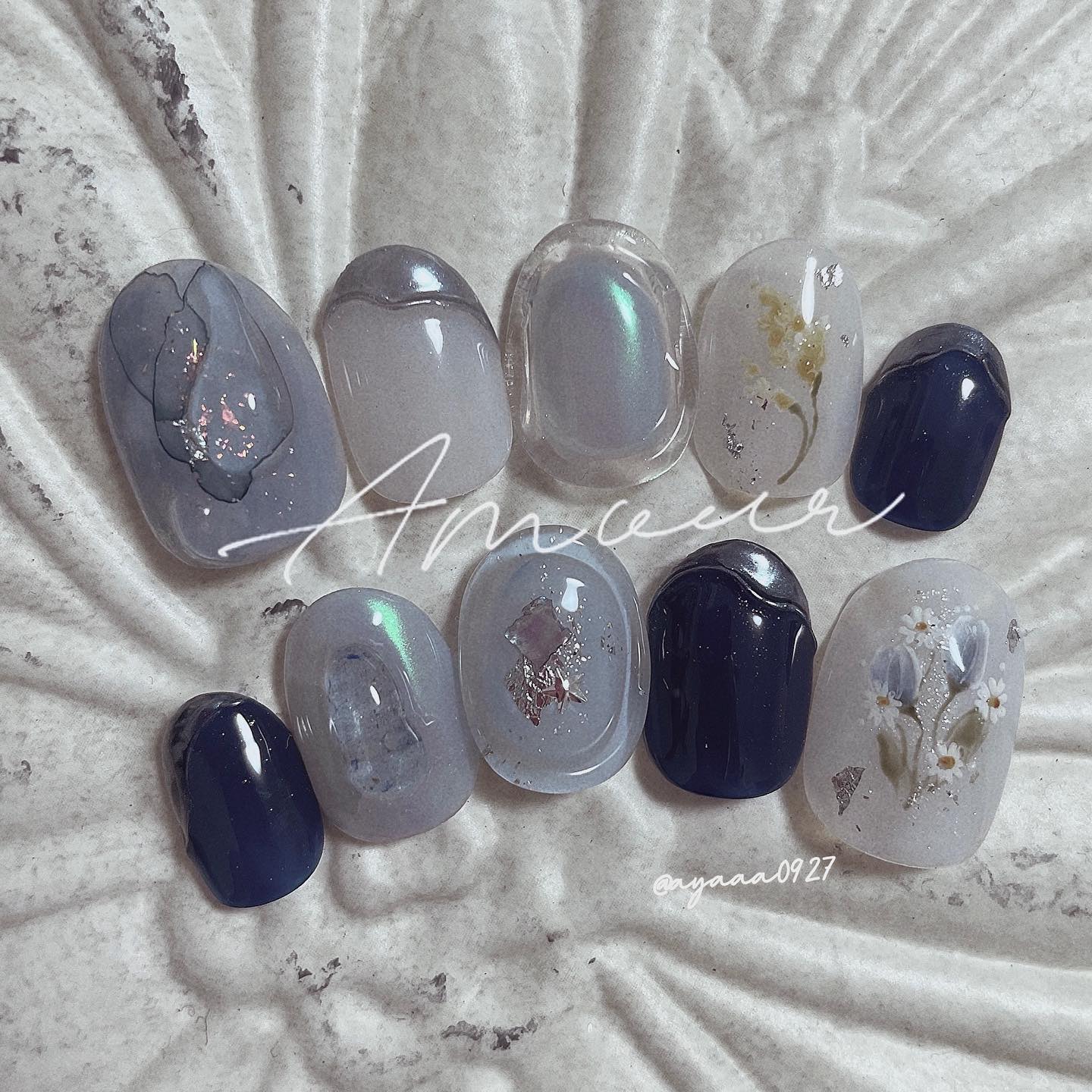 #ブルーネイルのネイルデザイン