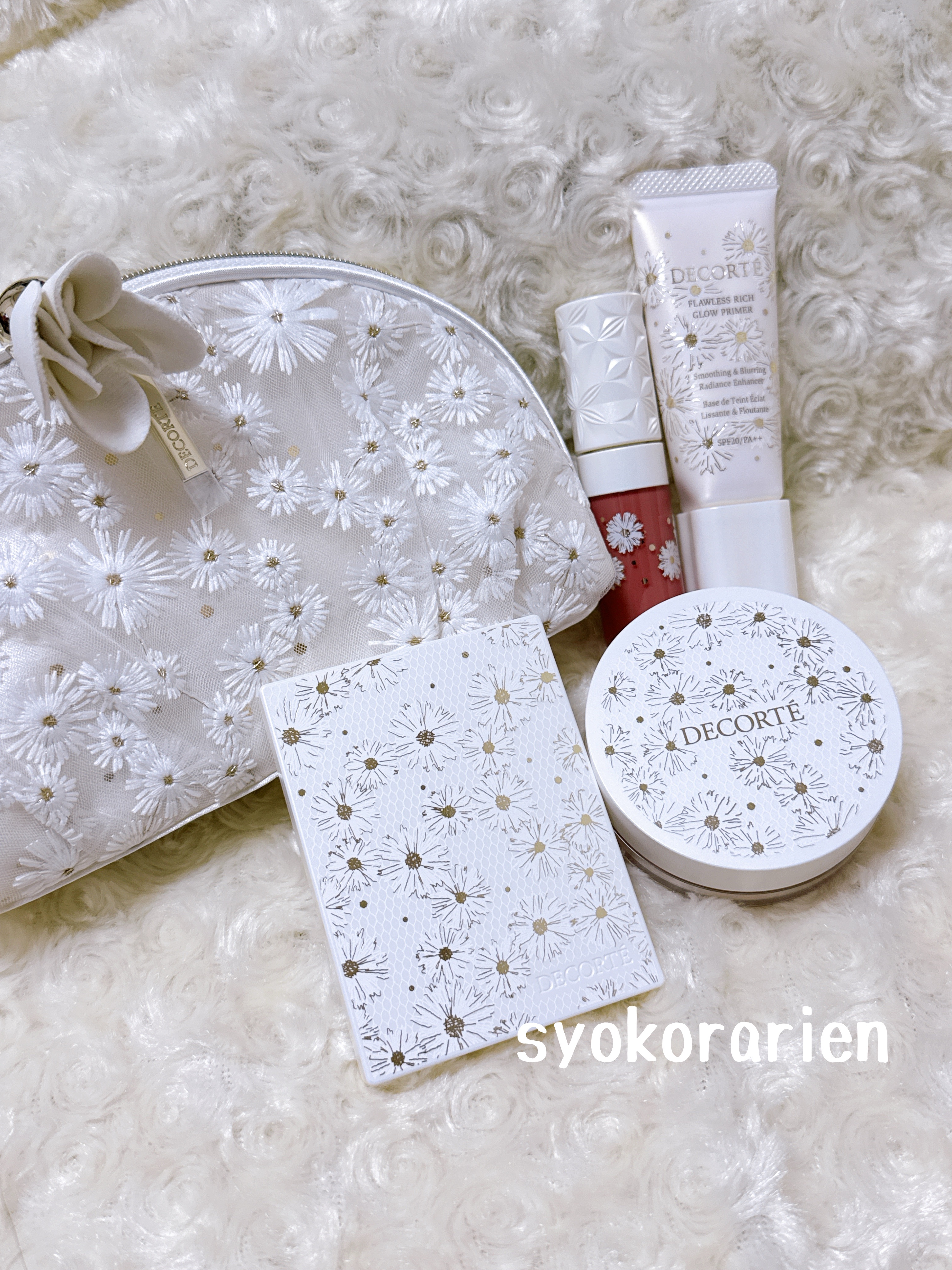 #購入メモ

DECORTÉ
コスメデコルテ ホワイトブリス コレクション

・ルース パウダー WHITE BLISS 08 cozy light 
・アイグロウジェム プレストコンパクト WHITE BLISS 
     101 wa