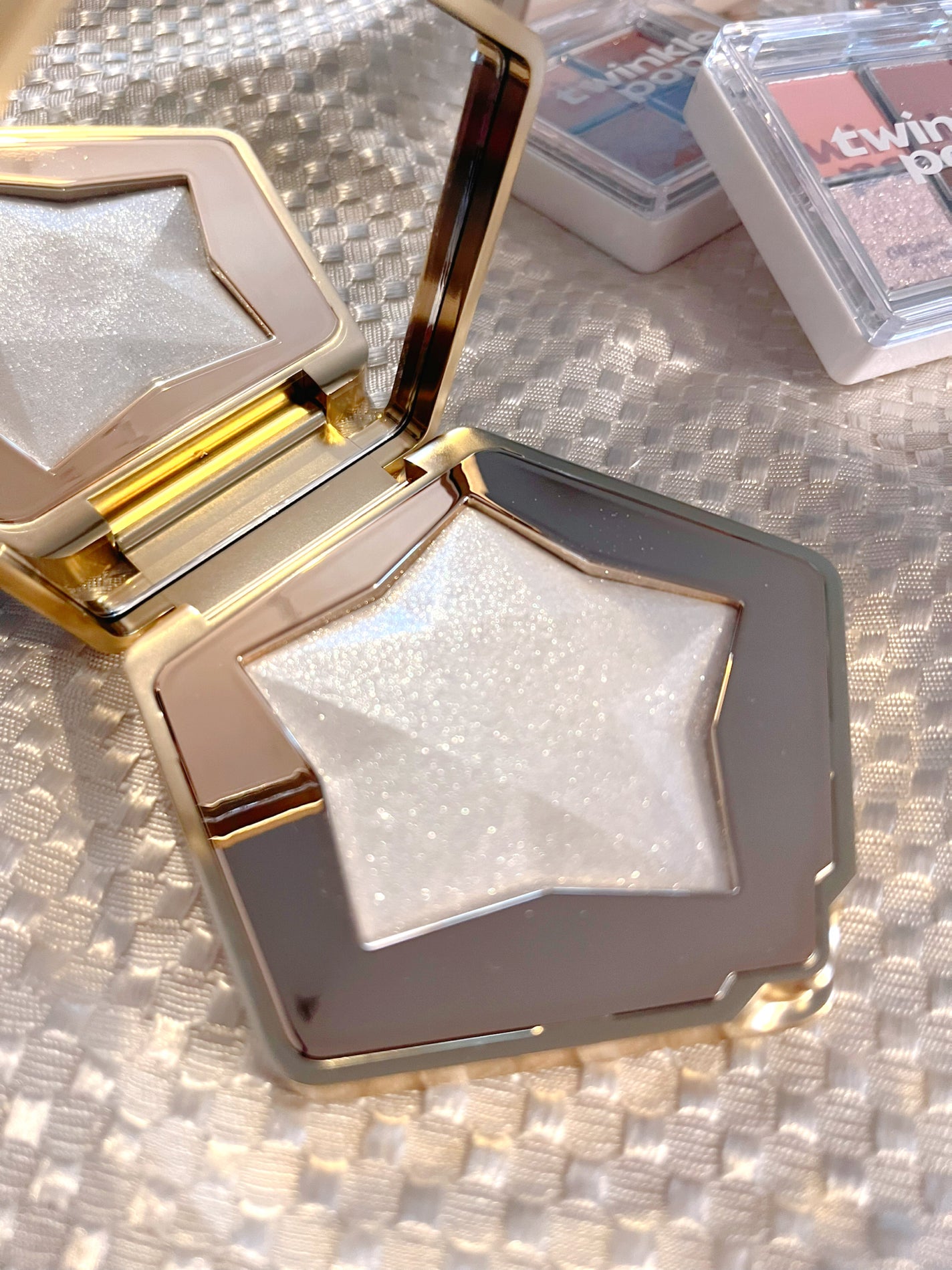 スターダストダイヤモンドハイライトパウダー/PERFECT DIARY/パウダーハイライトを使ったクチコミ(1枚目)