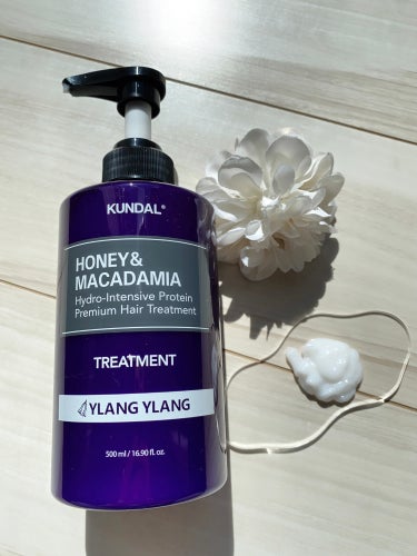 〇KUNDAL
プロテイントリートメント 500ml
Ylang Ylang

『損傷された毛髪にタンパク質ケア』

♡損傷された毛髪からキューティクル層まで油水分バランスケア
タンパク質コンプレックスアミノ酸成分配合で油水分バランスケア

♡弱酸性バランスケア

♡10個の成分不検出テスト完了
・パラベン7種
・ベンゾフェノン
・MIT/CMIT

〈主要成分〉
・LPP低分子タンパク質
集中栄養ケア

・ハイドロライズタンパク質
水分＆ツヤケア

・6種類の毛髪ケア成分（核心アミノ酸成分配合）
弾力ケア

〈使用方法〉
シャンプー後毛髪が濡れた状態で
適量を手に取って軽くマッサージしてください。
2~3分後、ぬるま湯で洗い流してください。

〈香り〉
恋を呼ぶ魅惑的でロマンティックな香り




KUNDALさんにお声がけ頂き、プロテイントリートメントをお試しさせて頂きました🌱

プロテイントリートメントを塗って洗い流すと、とぅるんとします💛ストーンっとしっとり☺️
香りはシャンプーよりもトリートメントの方がやや強めかな？こちらも甘すぎないフローラル系で少しオリエンタルな雰囲気の香りがします💜


髪が傷んでいる方やしっとり系が好きな方ににおすすめ( *´꒳`* )！


@kundal.japan

#PR
#KUNDAL
#クンダル
#プロテイントリートメントの画像 その1