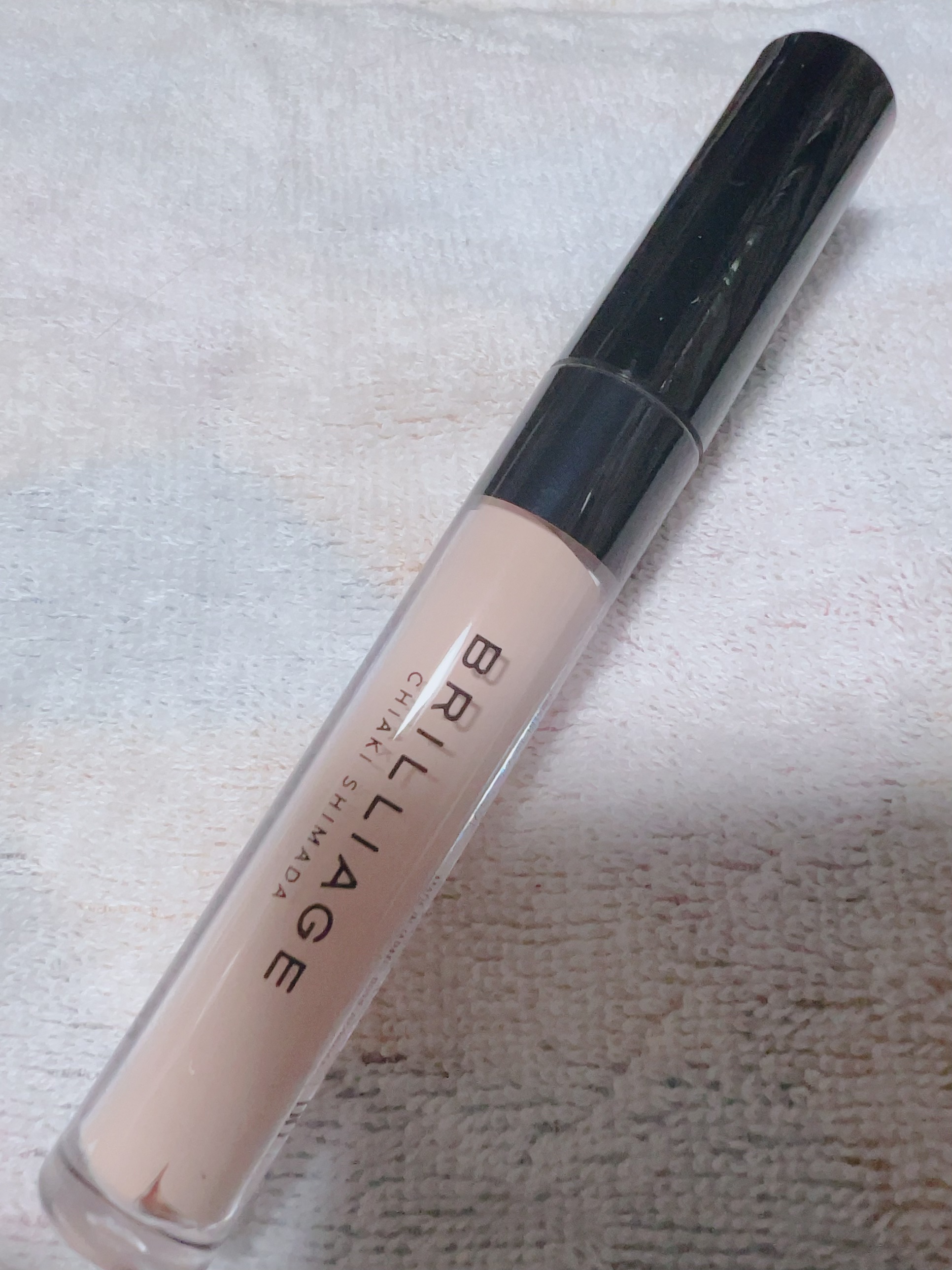 顔に傷があり、いろんなコンシーラーを試して来ました。
傷の部分にパテで埋めて、それをコンシーラーで消す…
その為、パテを綺麗に消せるコンシーラーが中々見つからなかったのですが
やっと見つけられました！

お値段はちょっと張りますが
凄い量を