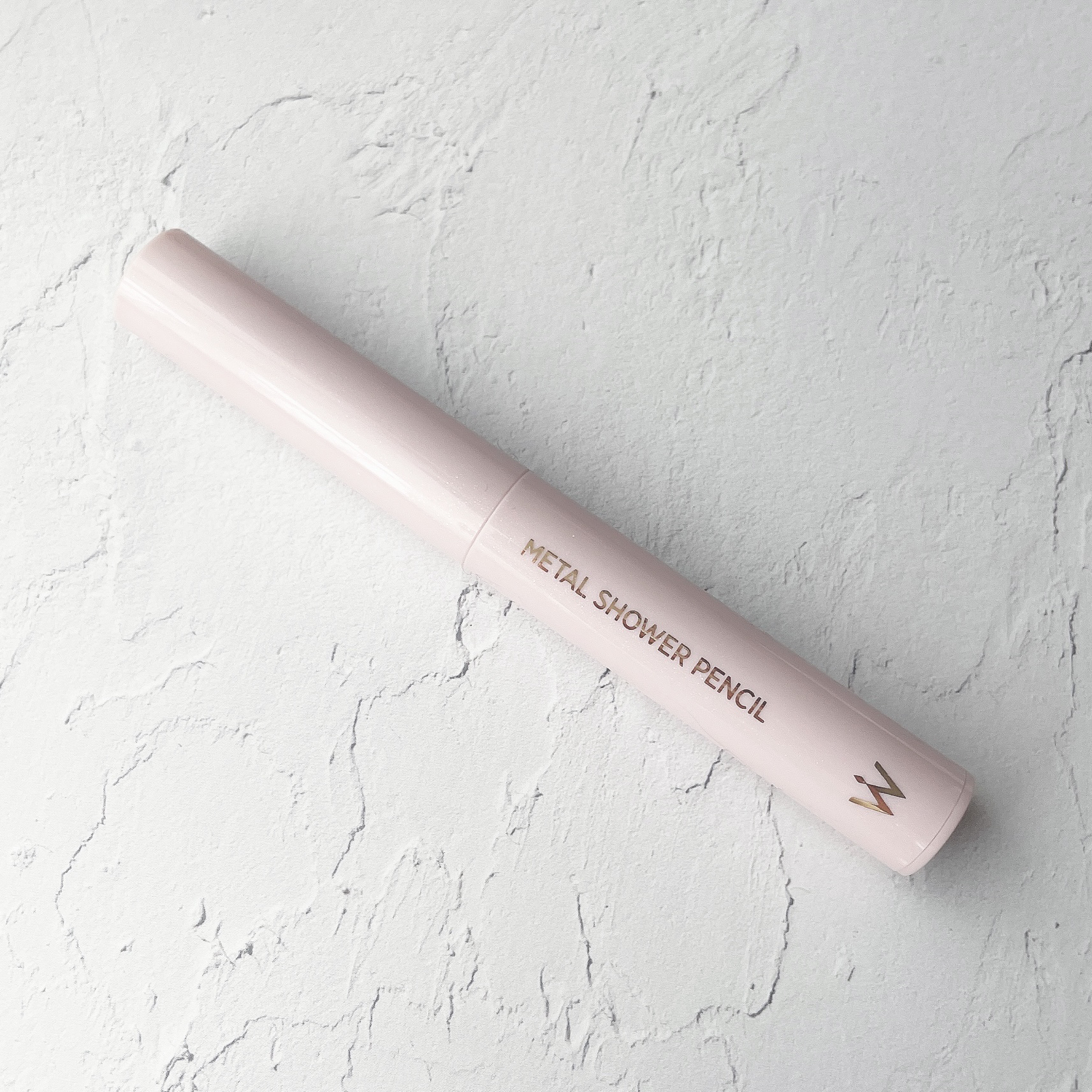 ウォンジョンヨ　メタルシャワーペンシル 02サンドムーン/Wonjungyo/スティックアイシャドウを使ったクチコミ（3枚目）