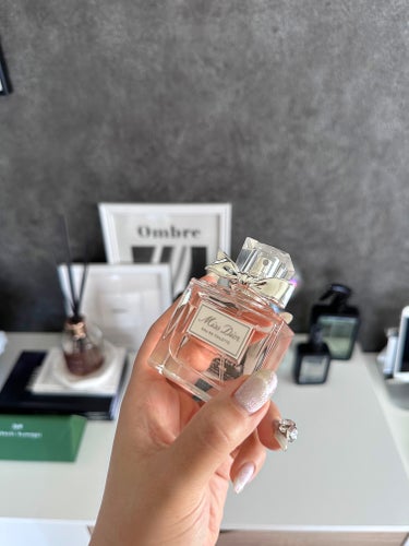 Dior ミス ディオール オードゥ トワレのクチコミ「先月買った、香水😍

にきびが大量発生してからコスメが買えなくなり、その代わりに香水集めが大好.....」（1枚目）