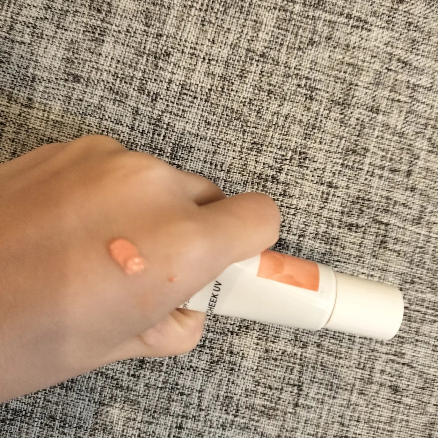 あやか on LIPS 「ALLIE様のプロモーションに参加中アリィーチークUV0220..」(2枚目)