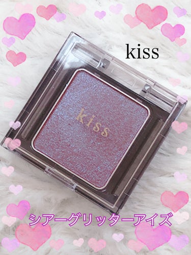                  💜kiss  シアーグリッターアイズ💜

         ♬*゜*•.¸¸✿ ♬*゜*•.¸¸♪*•.¸¸✿ ♬*♬*゜*•.¸¸✿

    偏光パールがキレイなkissのシアーグリッターアイズ🥰

               青ラメが美しい54 MASQUERADE✩.*˚


    ✨kiss シアーグリッターアイズ 54 MASQUERADE✨

                                             ￥1320

          ♬*゜*•.¸¸✿ ♬*゜*•.¸¸♪*•.¸¸✿ ♬*♬*゜*•.¸¸✿

     見る角度👀によって自然な陰影をつくりだす3Dパール

      を配合した、グリッターアイカラー❤️

        まぶたに溶け込むシアーな発色と繊細なキラメキで、

            上品な濡れツヤ感のある目元👀に✨✨✨

      なめらかオイル配合で、パウダーなのにパサつきのない

       しっとりとした質感に仕上がります🍀*゜

     
         ♬*゜*•.¸¸✿ ♬*゜*•.¸¸♪*•.¸¸✿ ♬*♬*゜*•.¸¸✿

       Kissのシングルシャドウでキランキラン✨の偏光

       パールのアイシャドウが激カワ✿ฺ ஐ:*:･✿ฺ ஐ*:･✿ฺ

         青ラメ偏光パールが瞼にのせると美しすぎます❤️

      角度によって見え方が違うのでコレ単体で瞼に塗るだけ

      でも美しい目元( ¤̴̶̷̤́ ‧̫̮ ¤̴̶̷̤̀ ) ✧に仕上がります❣️

            他のアイシャドウに上から重ねてもいつもの

        アイシャドウ とは違う仕上がりになるので◎︎👍🏻 ̖́-

       仕事終わりに遊びにいく日や普段メイクが物足りない時

       に上から重ねるだけで全く違う華やかな感じに💓💞

         青ラメ偏光パール好き🤍さんは

                                           ぜひ使ってみてください♡

                目元👀が一気に映えます(❁´ ︶ `❁)*✲ﾟ*

            粉とびもなかったので安心して使えましたょ🥰


#kiss
#シアー グリッターアイズ54
#MASQUERADE
#キス_アイシャドウ 
#キス
#シングルアイシャドウ 
#偏光パール



       の画像 その0