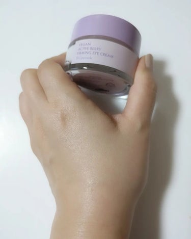 Dr.Ceuracle VEGAN ACTIVE BERRY FIRMING EYE CREAMのクチコミ「🌸ヴィーガンアクティブベリーファーミングアイクリーム

肌の中でも1番皮膚が薄いと言われている.....」（2枚目）