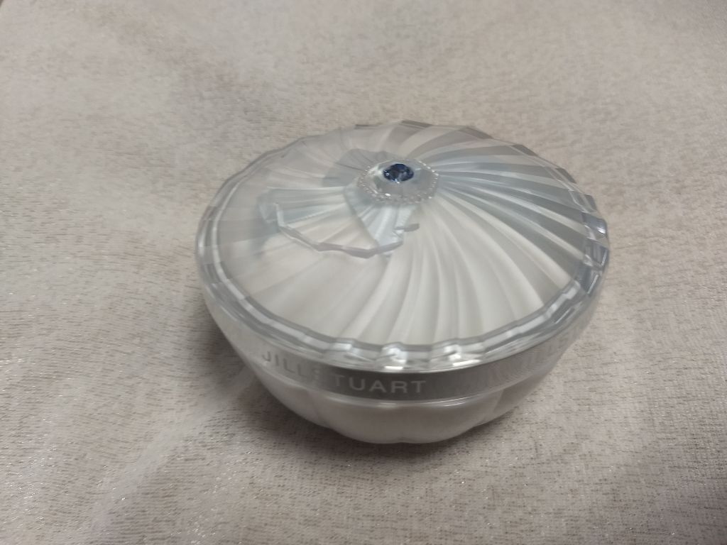 サムシングピュアブルー フェイス＆ボディパウダー/JILL STUART/ルースパウダーを使ったクチコミ（1枚目）