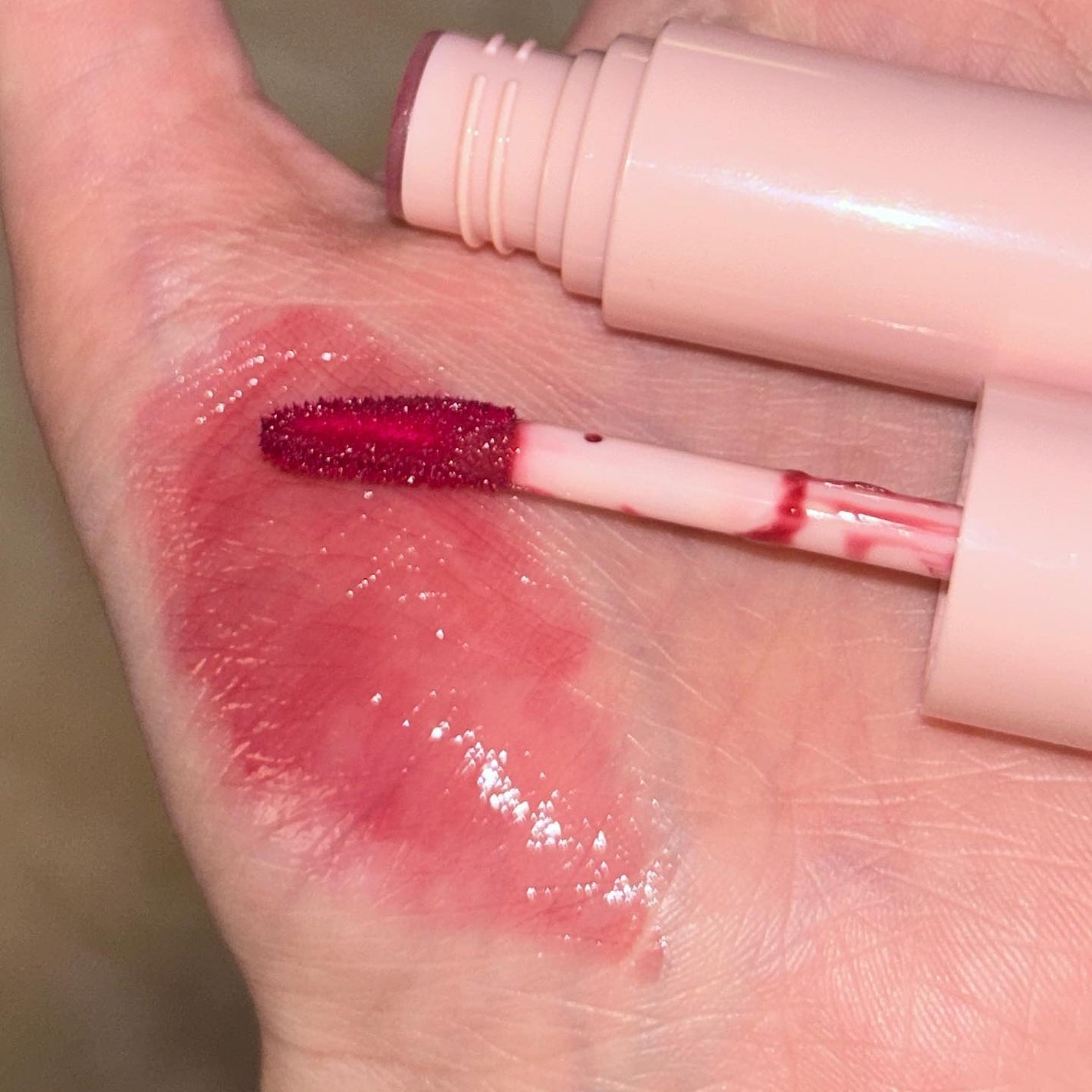 アンドバイロムアンド グラッシーボムティント/&nd by rom&nd/リップティントを使ったクチコミ(2枚目)