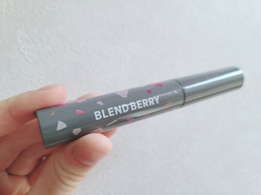 BLEND BERRYのフラッフィー ロング＆カール マスカラを購入しました✨️
かわゆい🌼

✼••┈┈••✼••┈┈••✼••┈┈••✼••┈┈••✼
【使った商品】
BLEND BERRY　フラッ