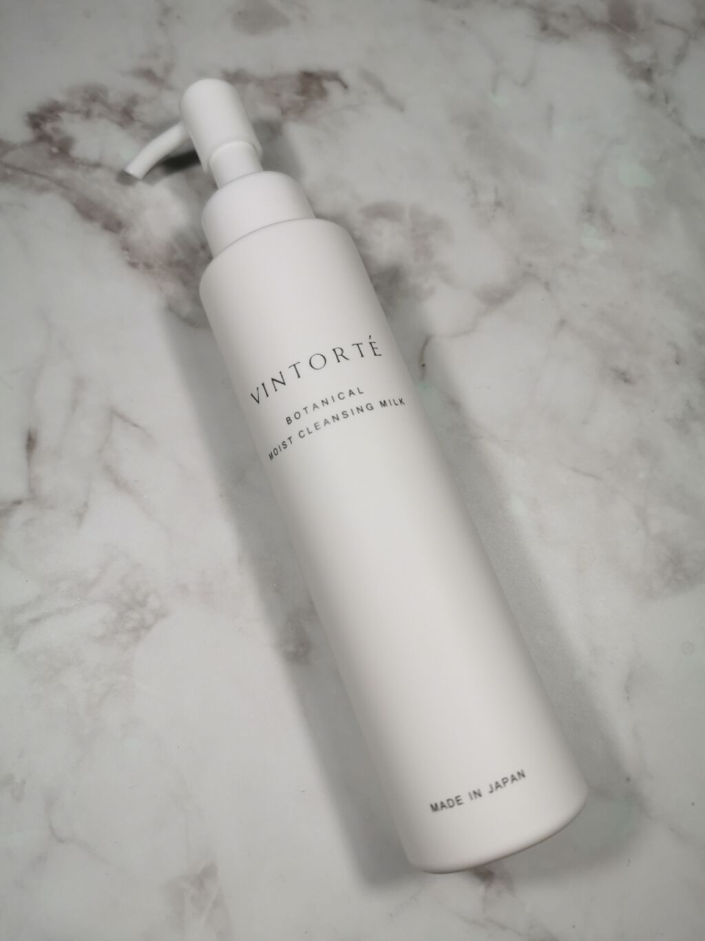 #敏感肌 にも優しい#クレンジングミルク を使ってみました🙌🎵

ブランド🌟#ヴァントルテ
商品名🌟#ボタニカルモイストクレンジングミルク
価格🌟￥3300+税

ヴァントルテのクレンジングミルクは国内製造で
シリコン、パラベンを