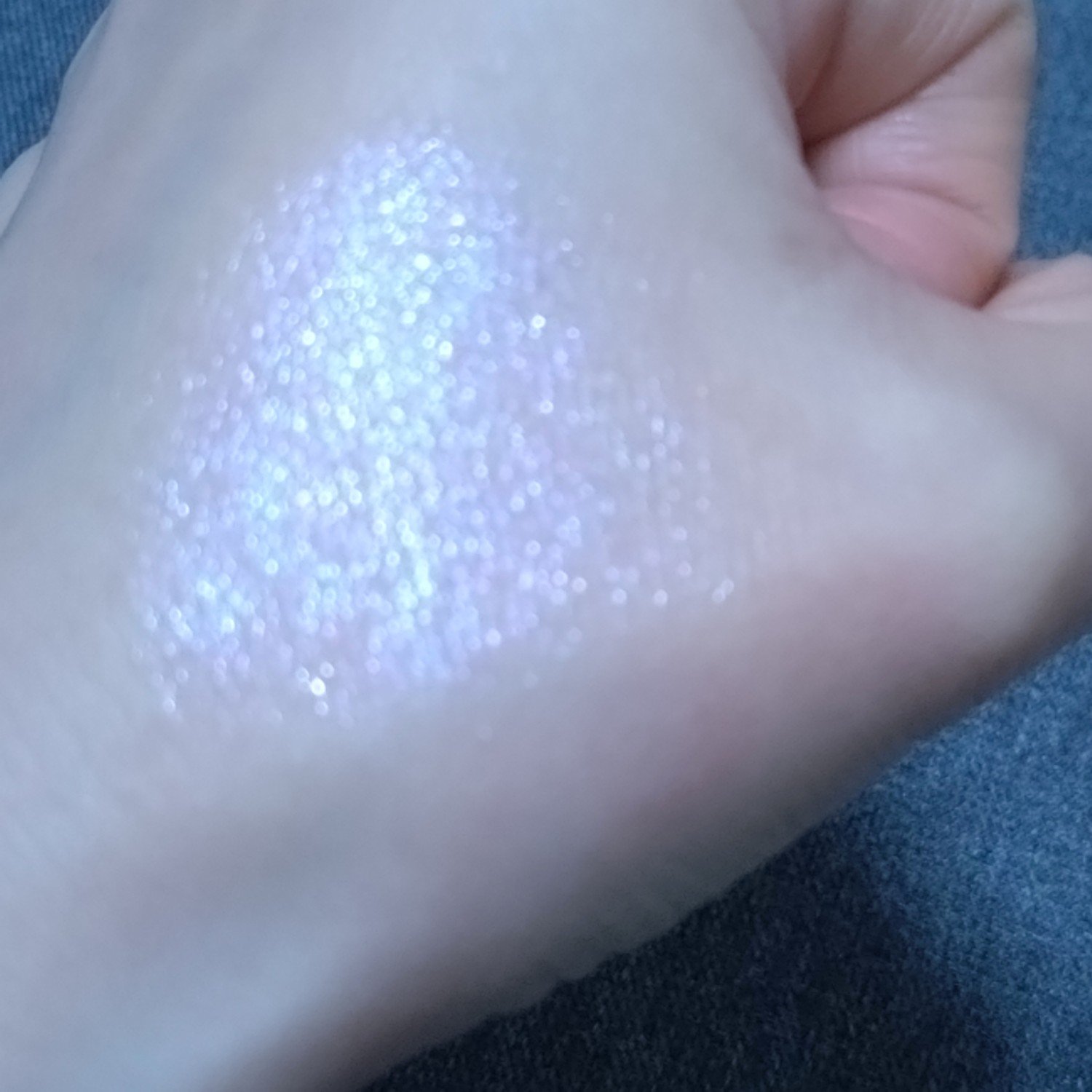 シングルシャイニーアイシャドウ/CEZANNE/アイシャドウを使ったクチコミ（2枚目）