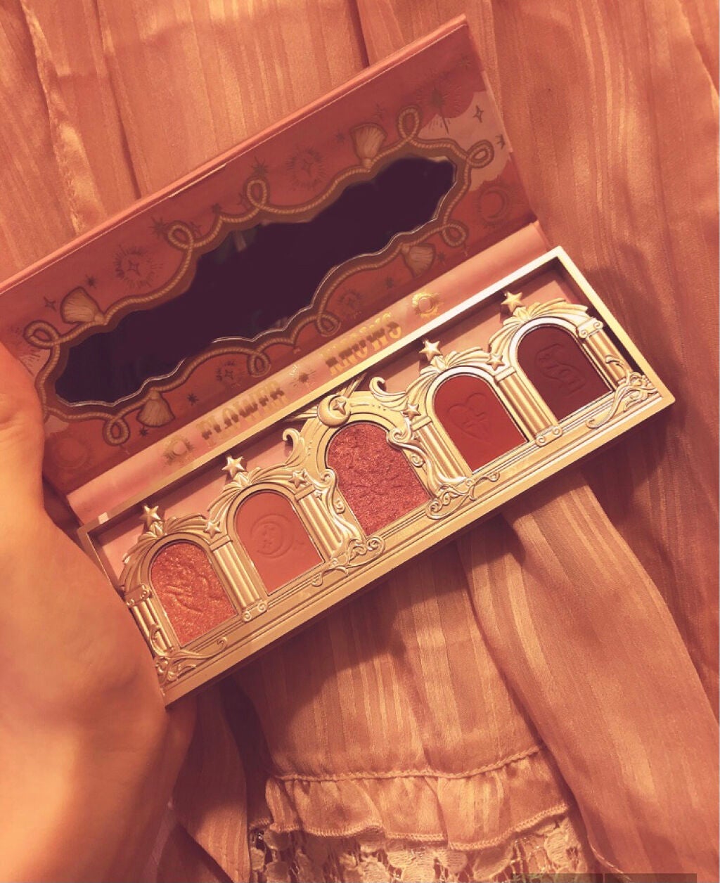 身 on LIPS 「いちばん薄い色を涙袋全体と上瞼目尻に赤と濃い色を混ぜてダブルラ..」(1枚目)