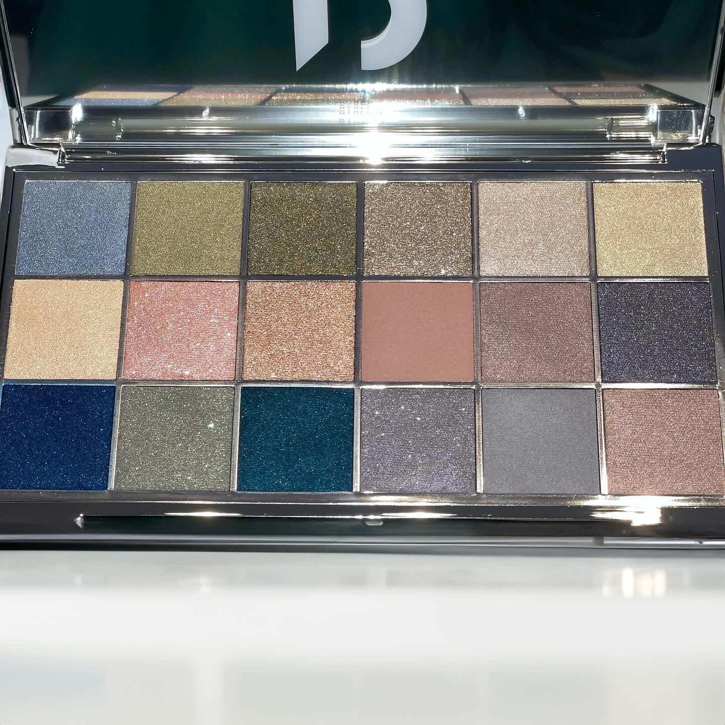 試してみた】ミネラルスケープ アイシャドウ パレット BYREDOの人気色