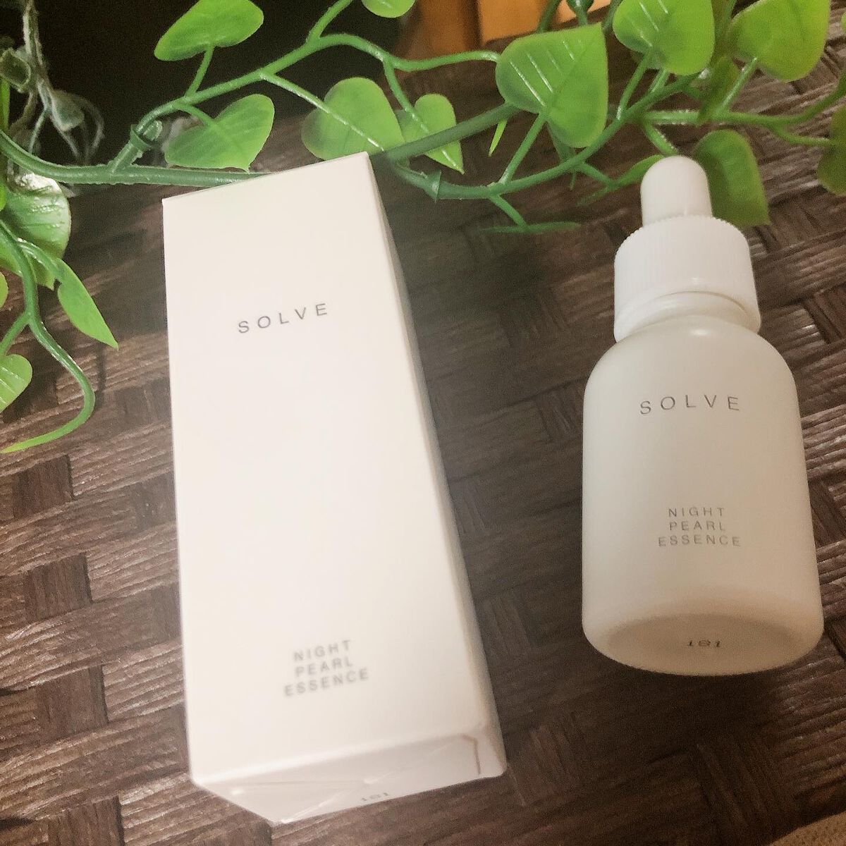 全身に使える美容液SOLVE✨

化粧水や乳液で保湿した後に付けてます☺️

テクスチャーはとろみがあるのに付けたら直ぐに肌に染み込むのが実感できます😏💓

全身に使えるので時々贅沢に黒ずみが気に部位に付けています♩

もちもちと張りの