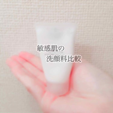 
洗顔料の比較です🛁

敏感肌なので基礎化粧品はほぼファンケルを使っているのですが(画像は限定デザインです)、無印の洗顔が気になり、旅行用に小さいのを買って試してみました！

#ファンケル 洗顔パウダー