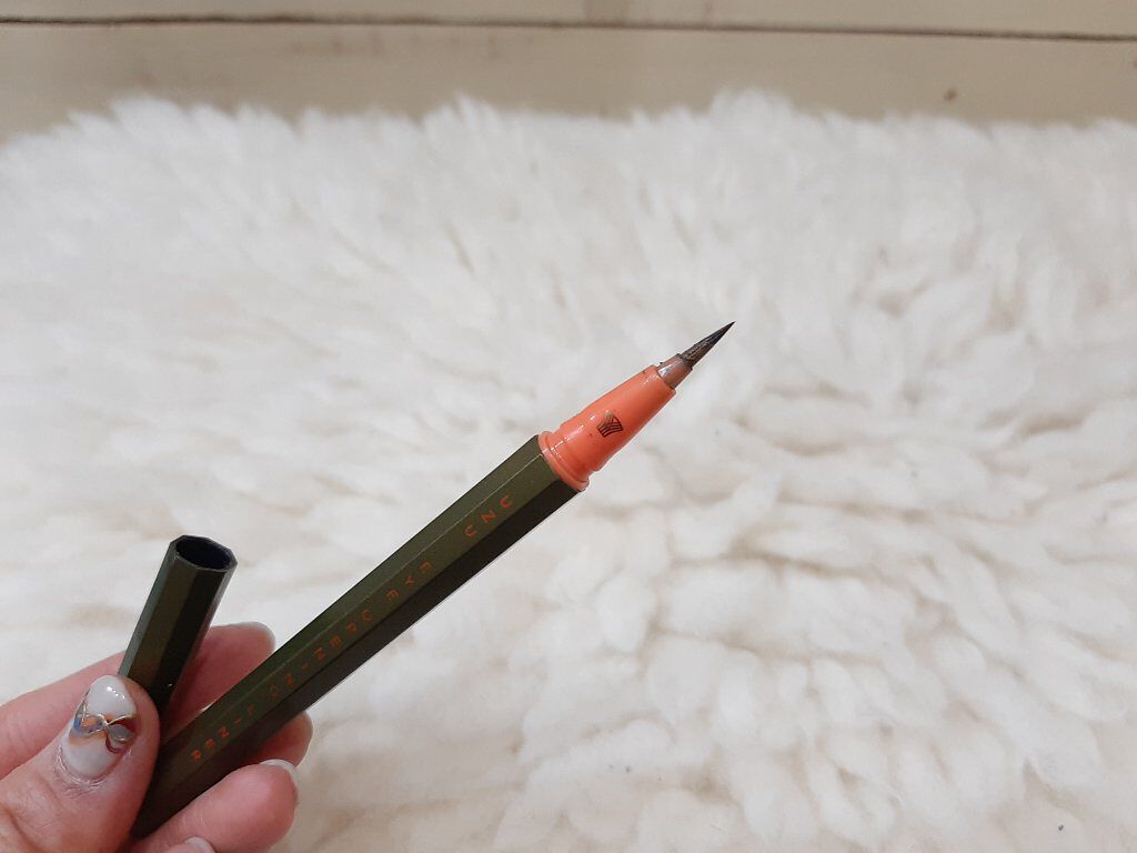 EYE OPENING LINER/UZU BY FLOWFUSHI/リキッドアイライナーを使ったクチコミ(1枚目)