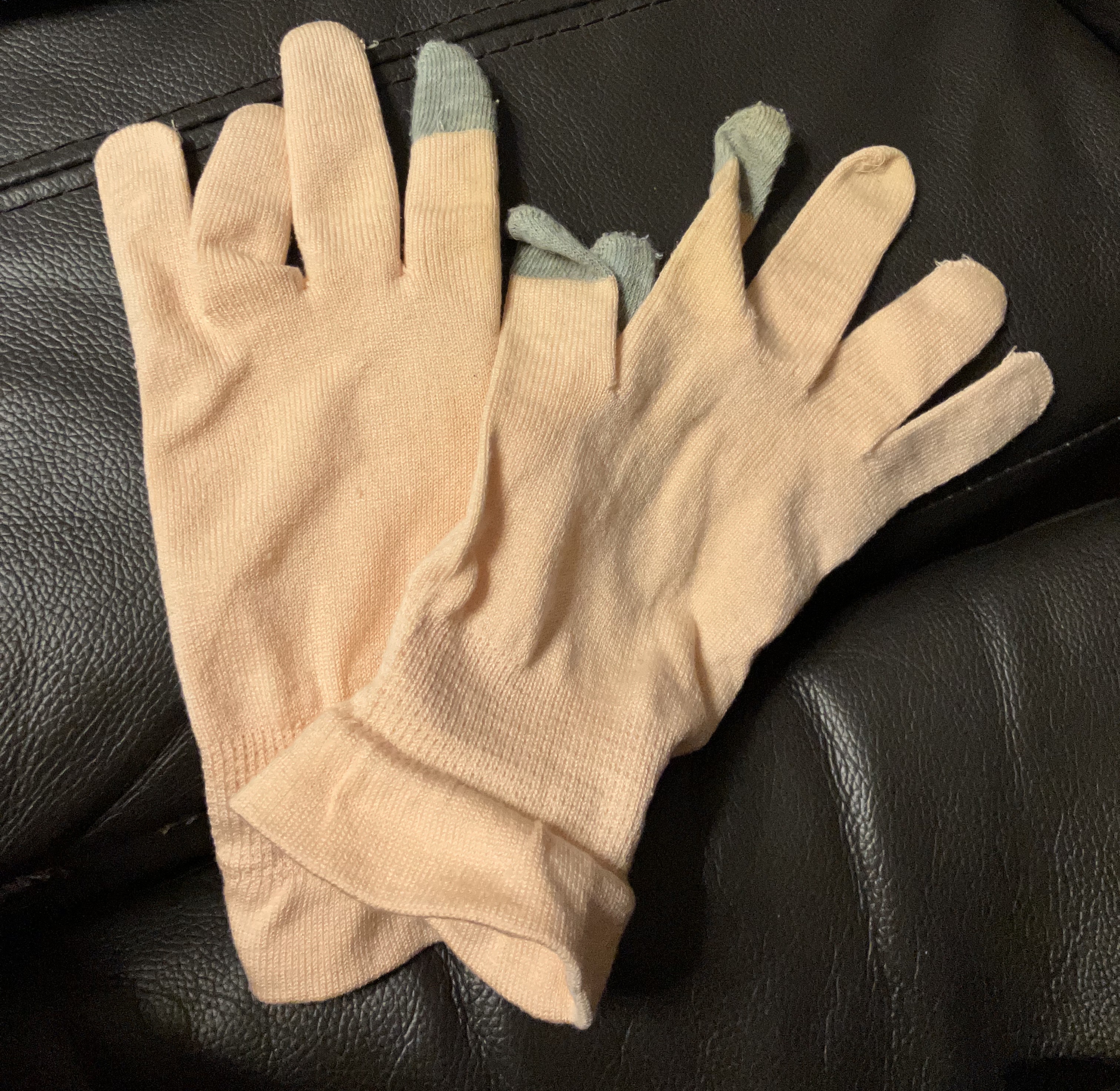 おやすみシルク手袋/ファンケル/ボディグッズを使ったクチコミ（2枚目）