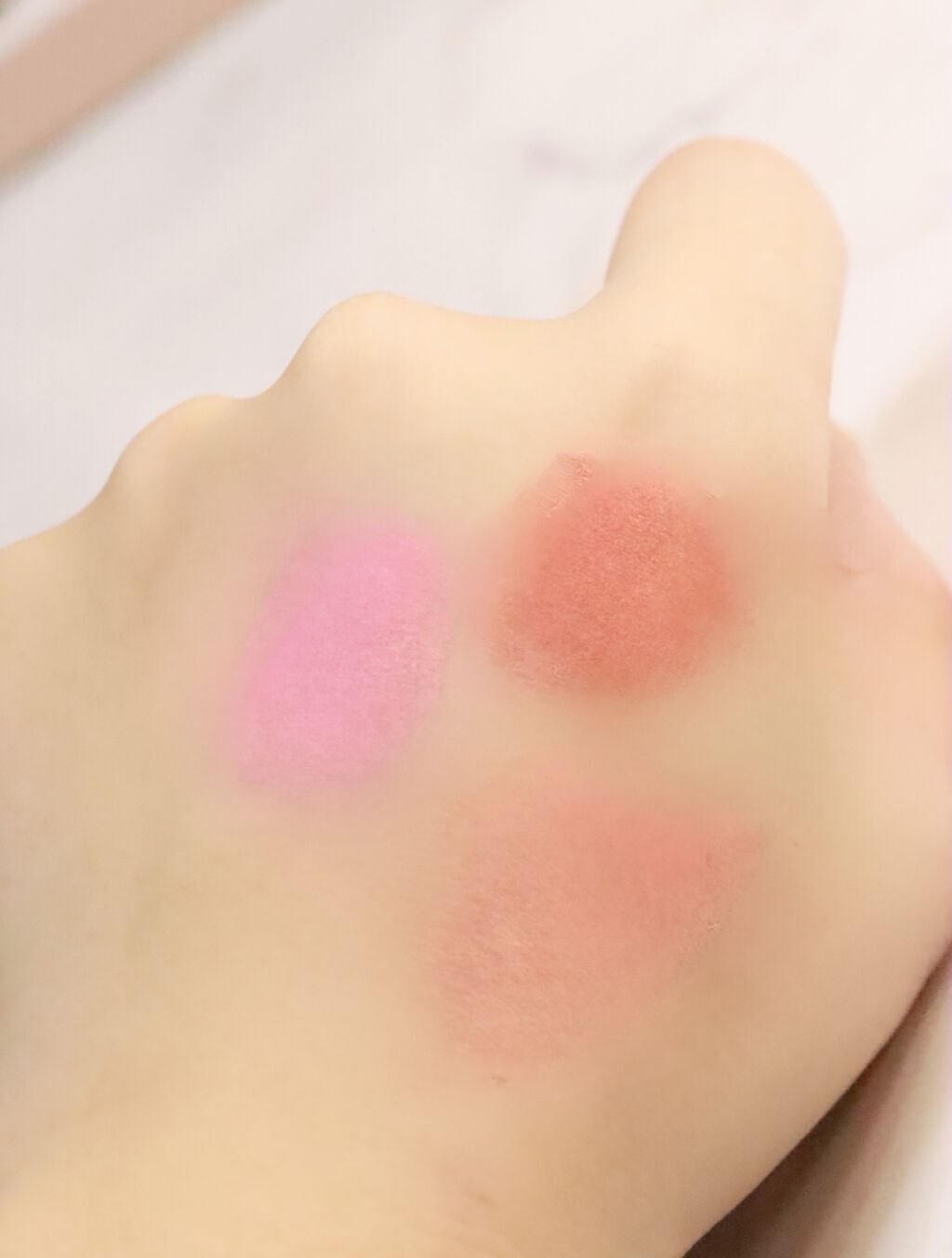 BLING GLOW グローリキッドクリームチークのクチコミ「Bling Glow届いた💝

クリーム状のチークやけど、
テクスチャサラサラで仕込みチークや.....」（3枚目）