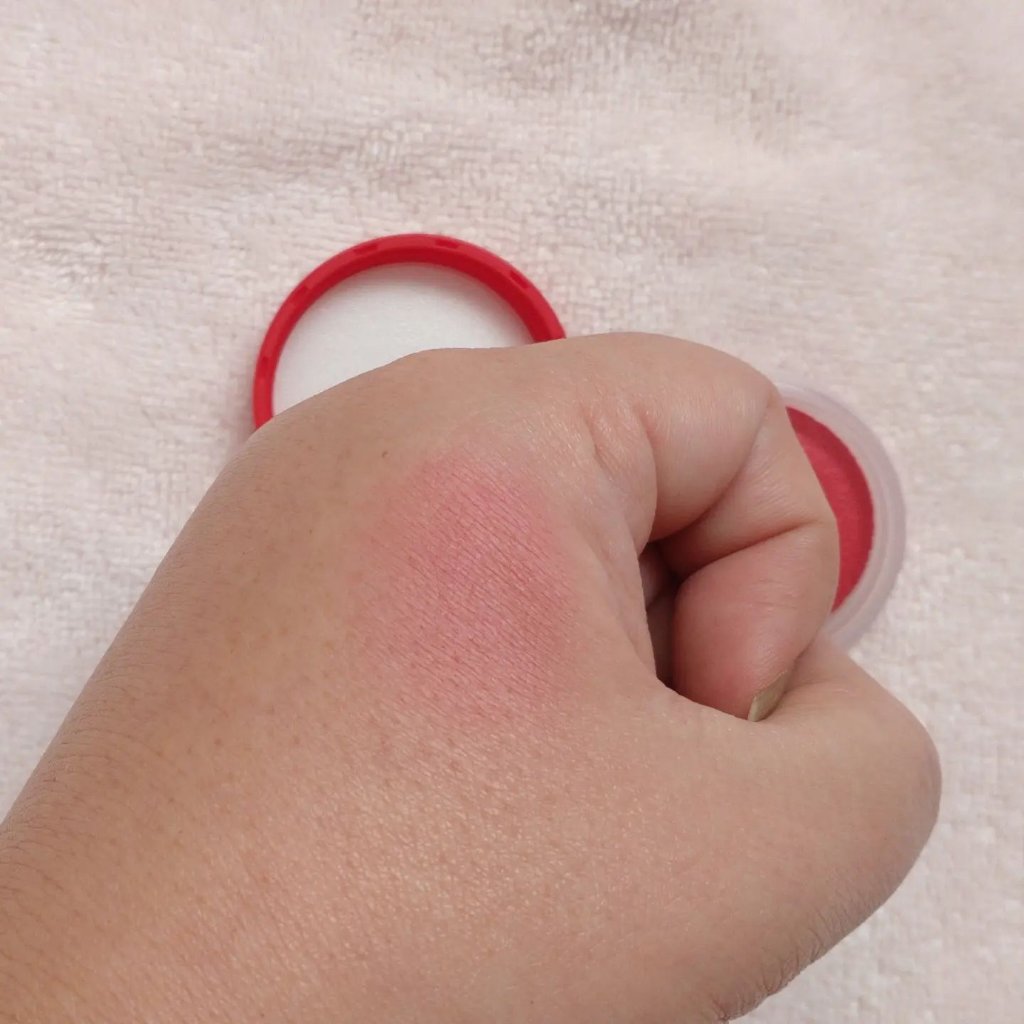 DAISO スフレチーク Souffleのクチコミ「DAISO購入品✨⁡
⁡⁡
⁡可愛い❤可愛い❤⁡
⁡めっちゃ可愛いチーク発見❣️⁡
⁡⁡
⁡フ.....」（3枚目）