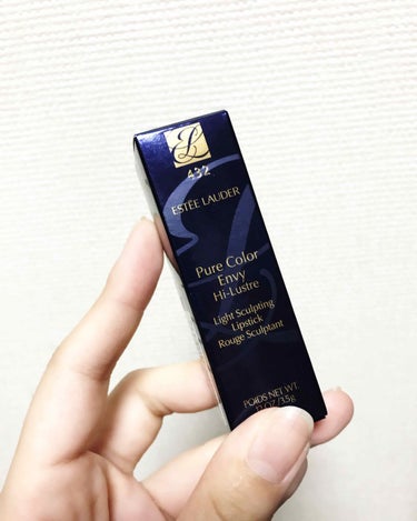 初めて口紅を購入しました！ESTEE LAUDERのピュアカラー エンヴィ ハイラスター リップスティック！カラーは432番PLUM BITE！赤というより茶に近いかな？

店頭でiPadを使ったお試し