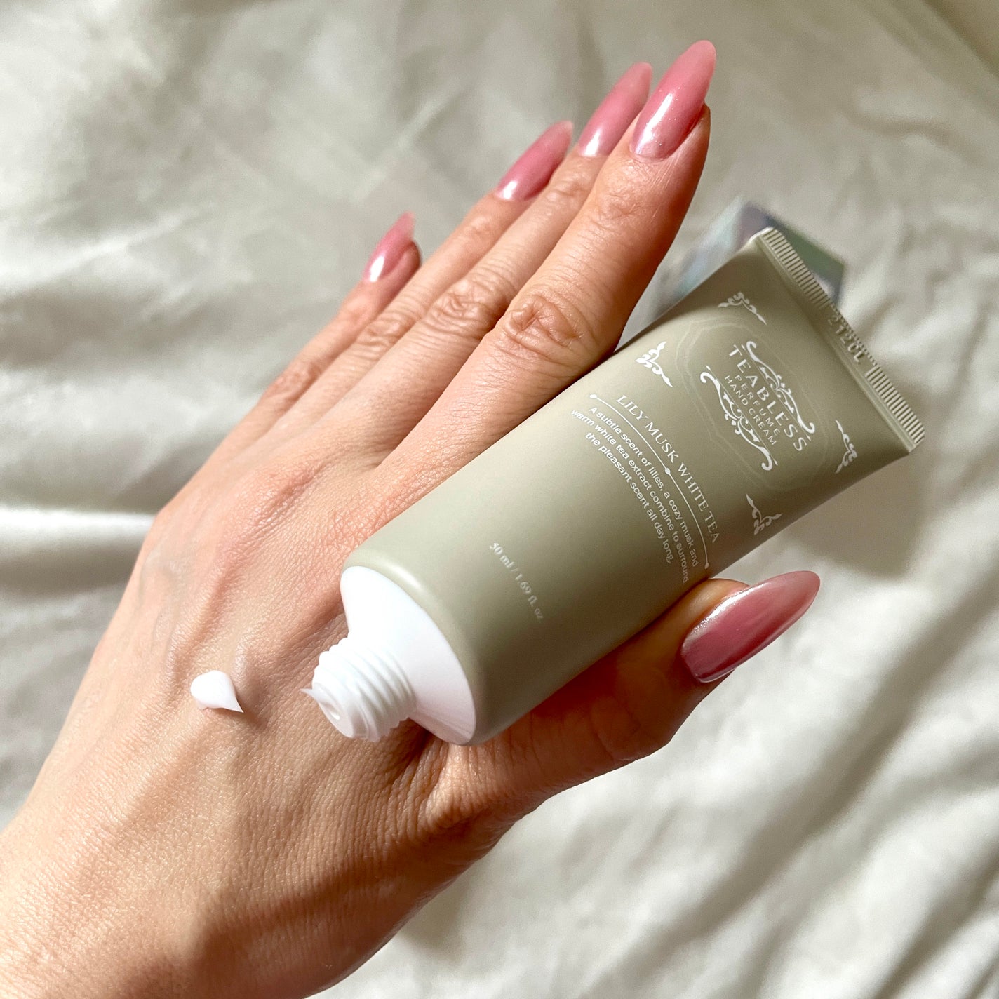 パフュームハンドクリーム リリームスクホワイトティーの香り/TEABLESS/ハンドクリームを使ったクチコミ(1枚目)