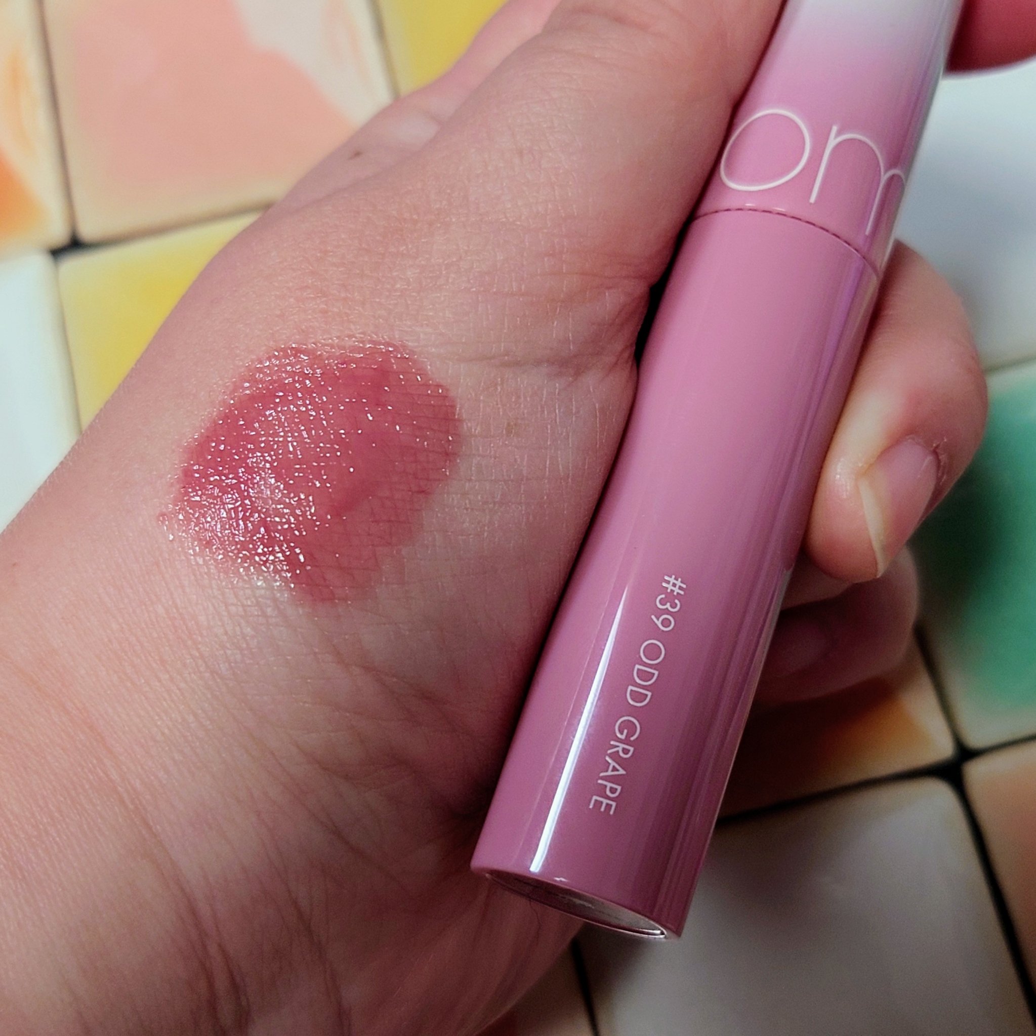 ジューシーラスティングティント/rom&nd/リップティントを使ったクチコミ（2枚目）