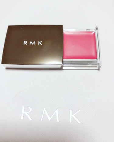 
RMK マルチペイントカラーズ

こちらの商品は友達から誕生日プレゼントで頂きました🙈💕

もう、本当に可愛いです😍


色は写真の通り見ているだけで可愛いです✨
実際に肌に付けてみると、写真のように