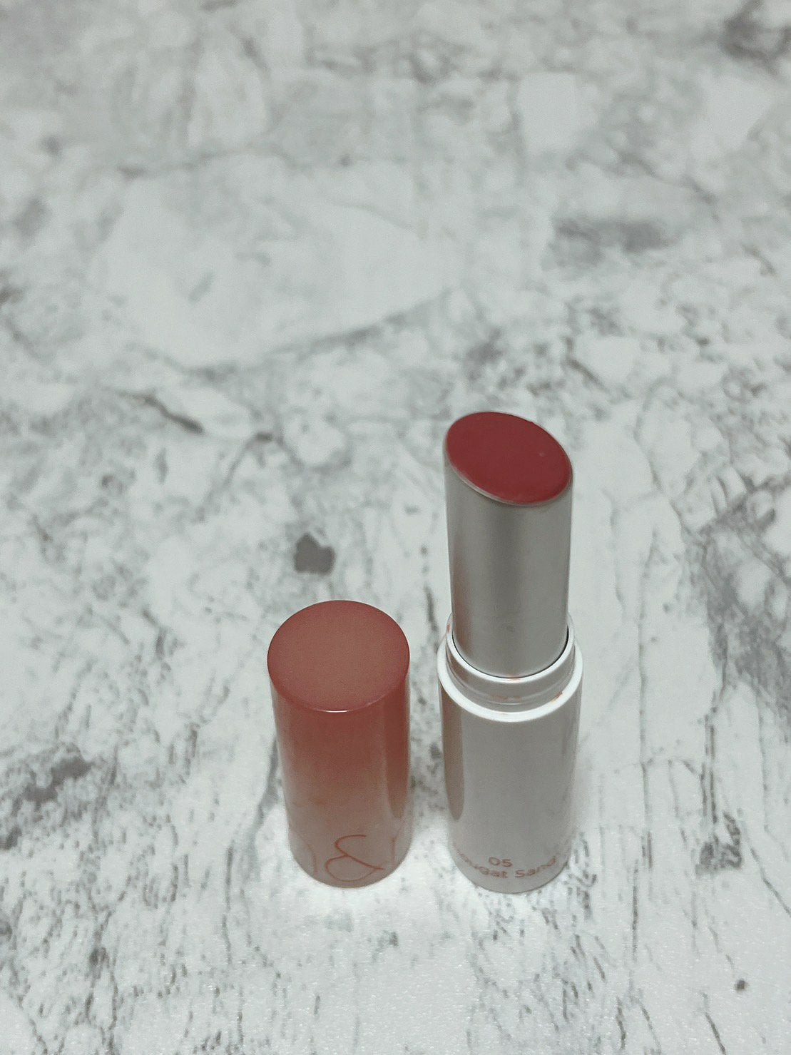 グラスティングメルティングバーム/rom&nd/リップバームを使ったクチコミ(3枚目)