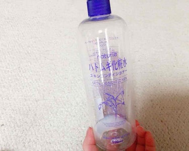 みんな大好きハトムギ化粧水〜！
三十路の私は買って後悔／(^o^)＼ｱﾁｬｰ

いい所はコスパが神！安い！
肌に優しい！目に染みない！

さっぱり！さっぱりすぎる！すごいさっぱり！


逆に保湿力皆無！