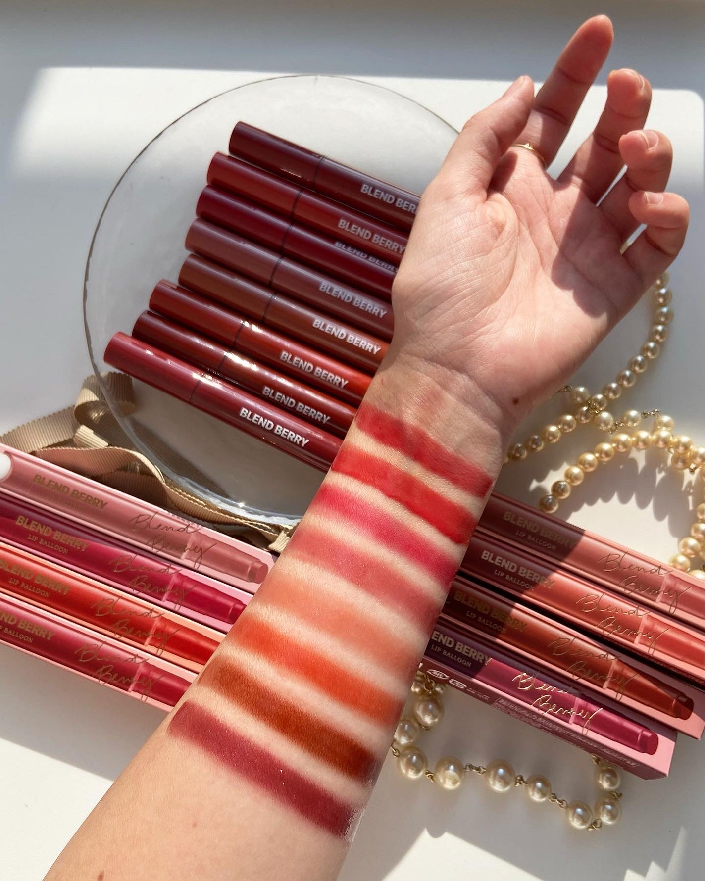 airi__koizumi on LIPS 「【全色レポ】9/21新発売リップバルーン🎈/BLENDBERR..」(1枚目)