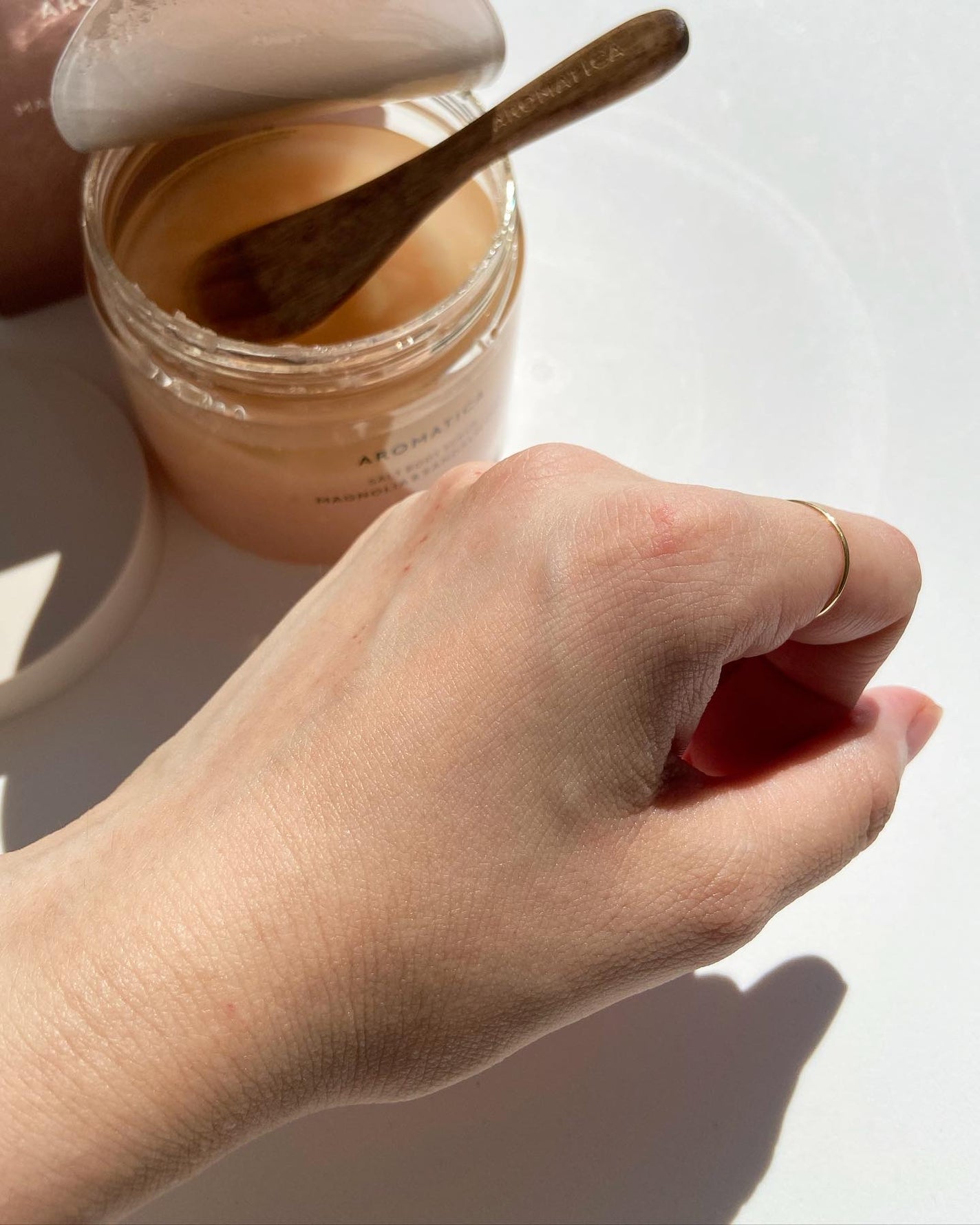 ソルトボディスクラブマグノリア&サンダルウッド/AROMATICA/ボディスクラブを使ったクチコミ(6枚目)