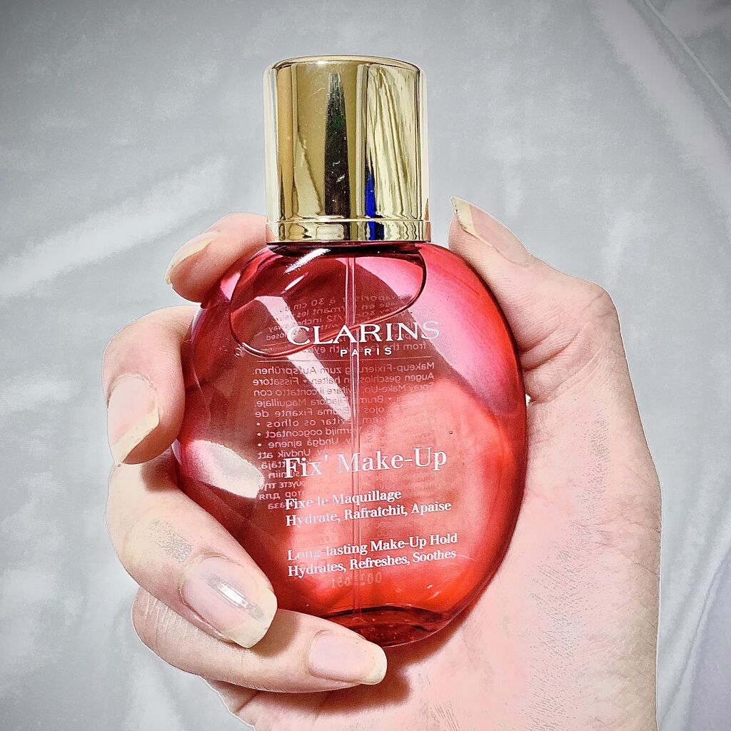 夏場な上にマスクということもあり、皆さんにメイク崩れしてませんか？？



そんな方におすすめなのはこのCLARINSさんが出してるフィックス メイクアップです✨✨



CLARINSさんはリップオイルも有名ですよね〜

私もいつかは試し