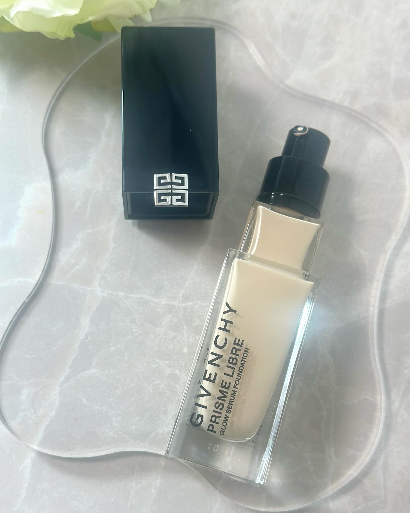 プリズム･リーブル･グロウ･セラム･ ファンデーション/GIVENCHY/リキッドファンデーションを使ったクチコミ（2枚目）