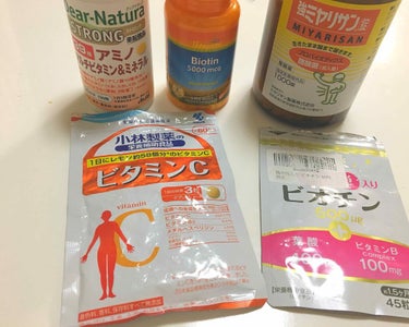 少しでも参考になればいいです！
私はひどいアトピーなのですが、どんなに皮膚科から出された薬を塗っても多少は良くなってもすぐ悪くなってしまっていました。
ですが、治療法を変えただけで多少はひどくなるものの