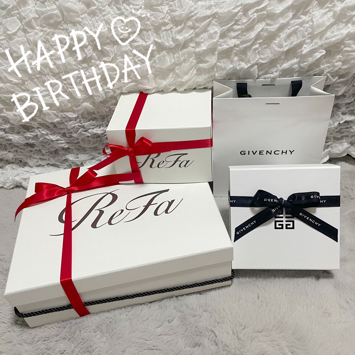 私事ですが、今日は誕生日ということで
娘ちゃんから、素敵なプレゼント貰いました🎁✨


まさかの欲しかったReFaのドライヤー💖

めちゃくちゃテンション上がりました🥰
シャワーヘッドとイオンブラシもReFaなので
欲しいなぁって思っ