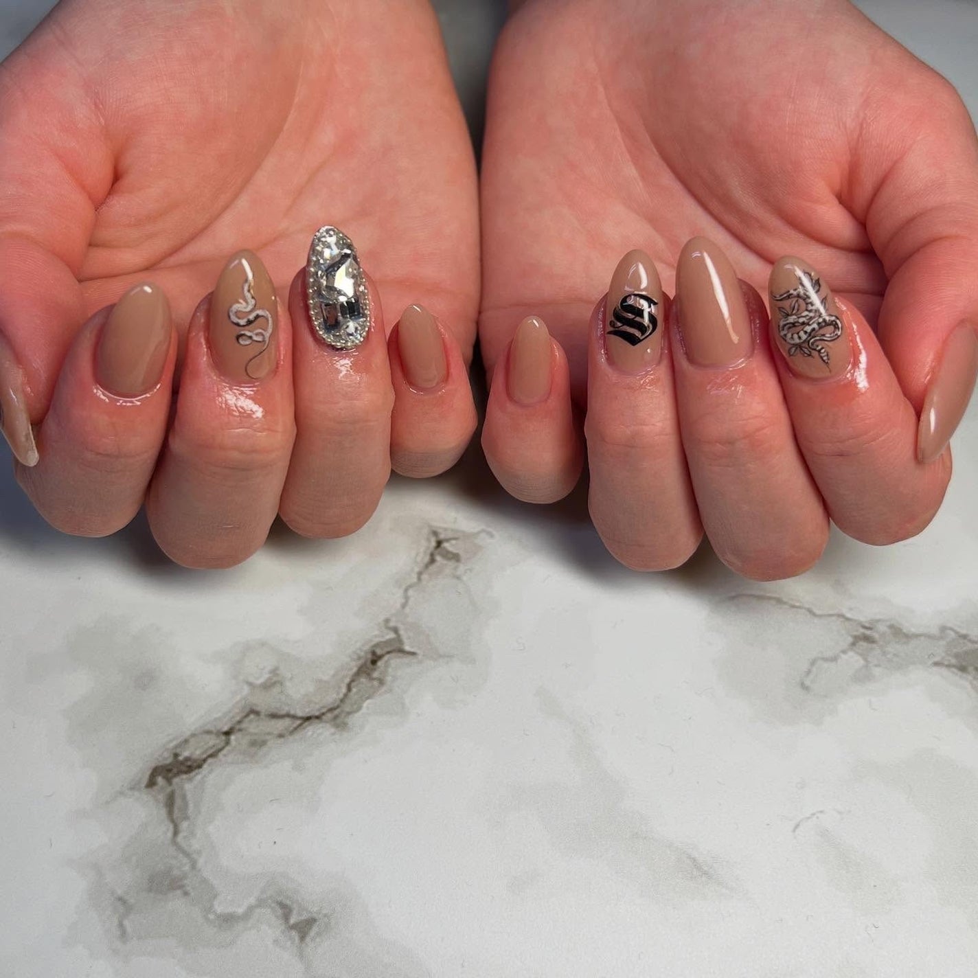 cst on LIPS 「#巳#蛇ネイル#干支ネイル#🐍#2025年menu…☑︎デザイ..」(3枚目)