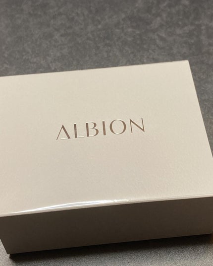 pomi on LIPS 「昨日記念品を貰って来ました👏ドンドンパフパフエレガンス..」(6枚目)