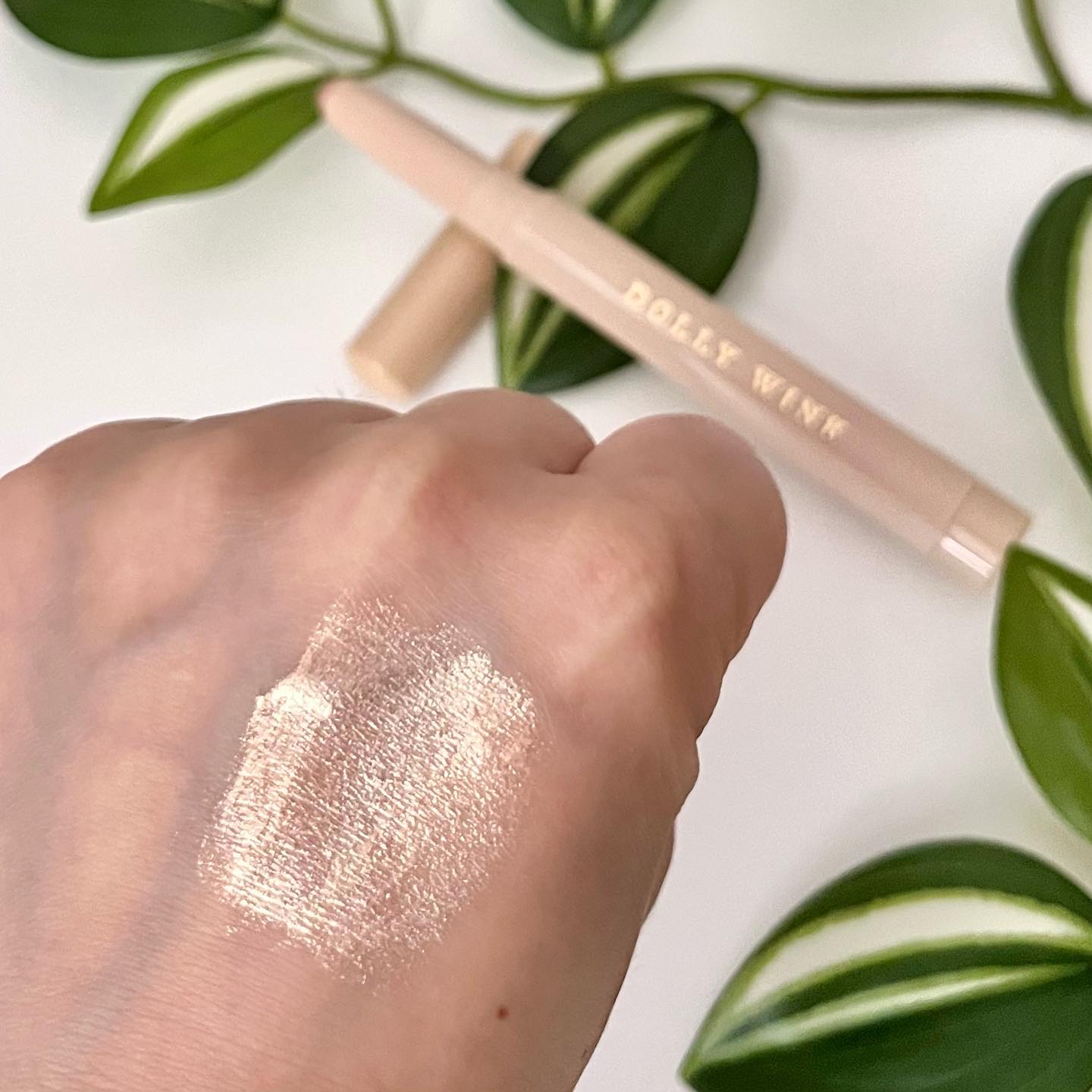 スティックラメシャドウ 01 シャンパンゴールド/ドーリーウインク/スティックアイシャドウを使ったクチコミ（3枚目）