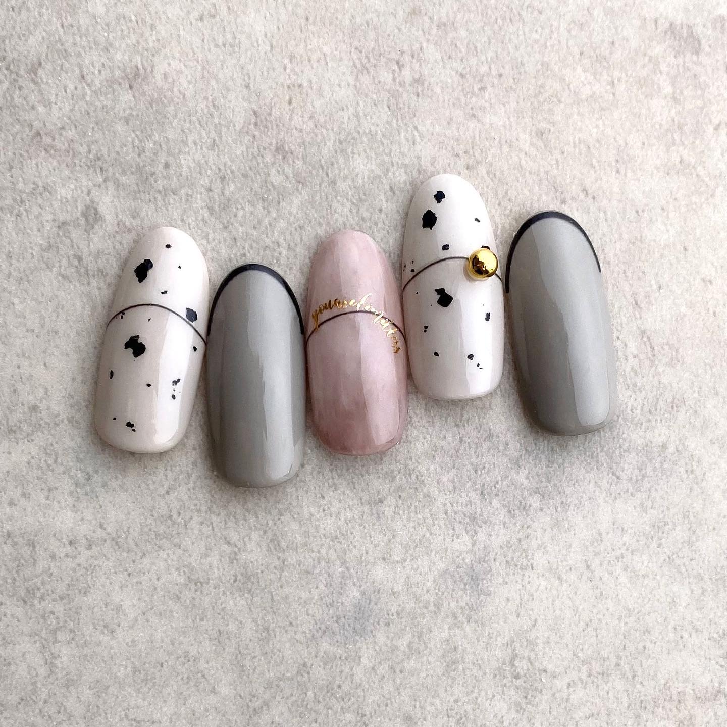 #岡本瑠美先生ネイル,#ニュアンスネイル,#トレンドネイル,#カーキネイル,#先端フレンチネイル,#フレンチネイル,#ブラックネイル,#ダルメシアンネイル,#トレンドネイル,#秋ネイル,#女子ネイル,#上品ネイルのネイルデザイン