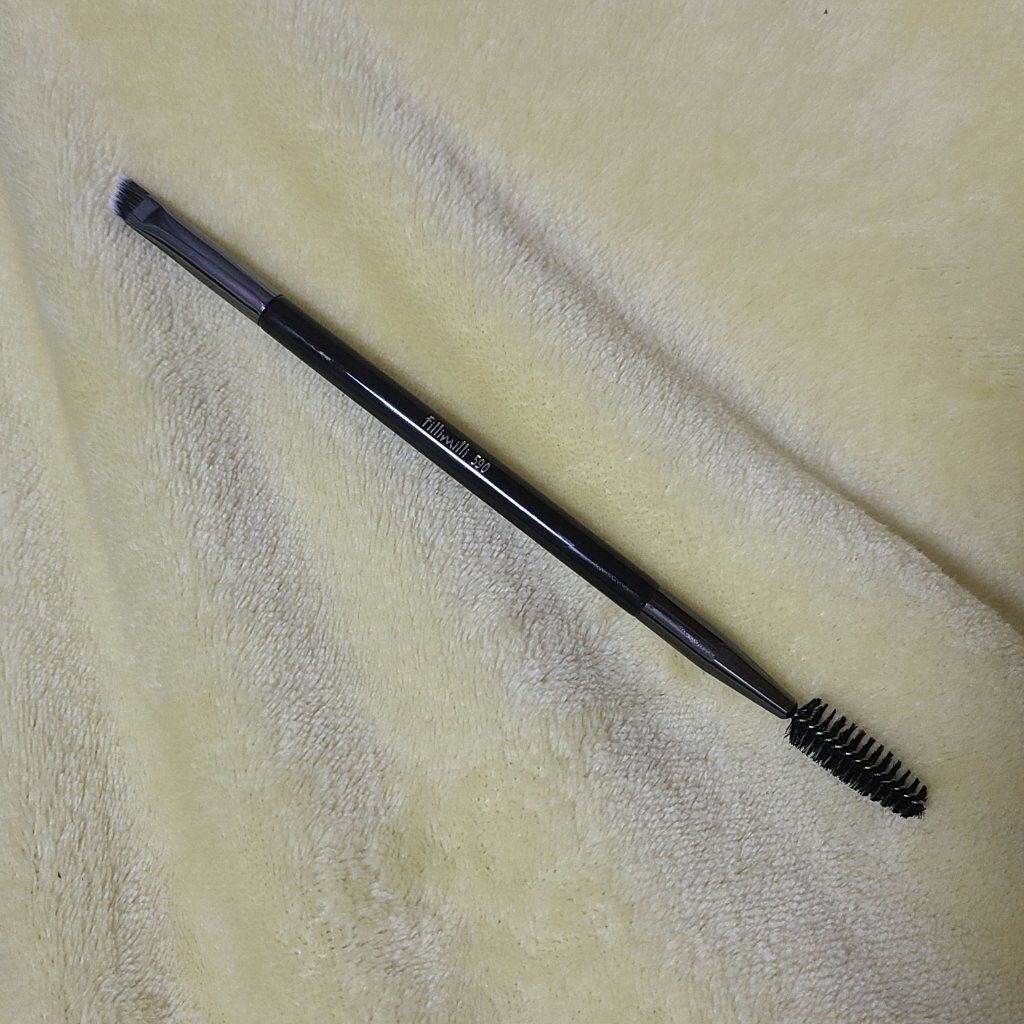 fillimilli FilliMilli デュアルアイブロウブラシ590のクチコミ「ナチュラルメイクを極めるなら欠かせない所がアイブロウ✊自然できれいな眉を描くならこれがおすすめ.....」（3枚目）