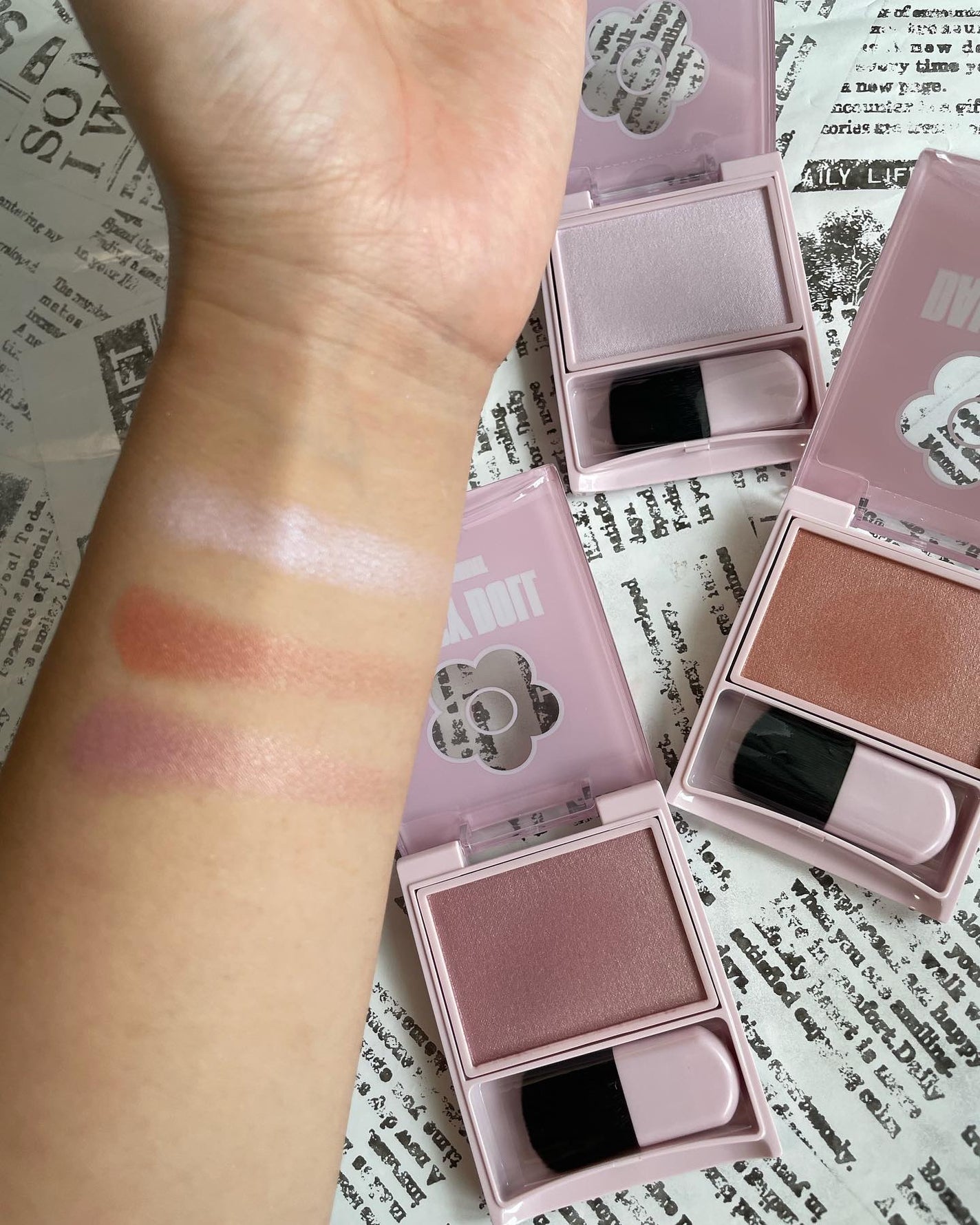 パウダーブラッシュ/DAISY DOLL by MARY QUANT/パウダーチークを使ったクチコミ(2枚目)