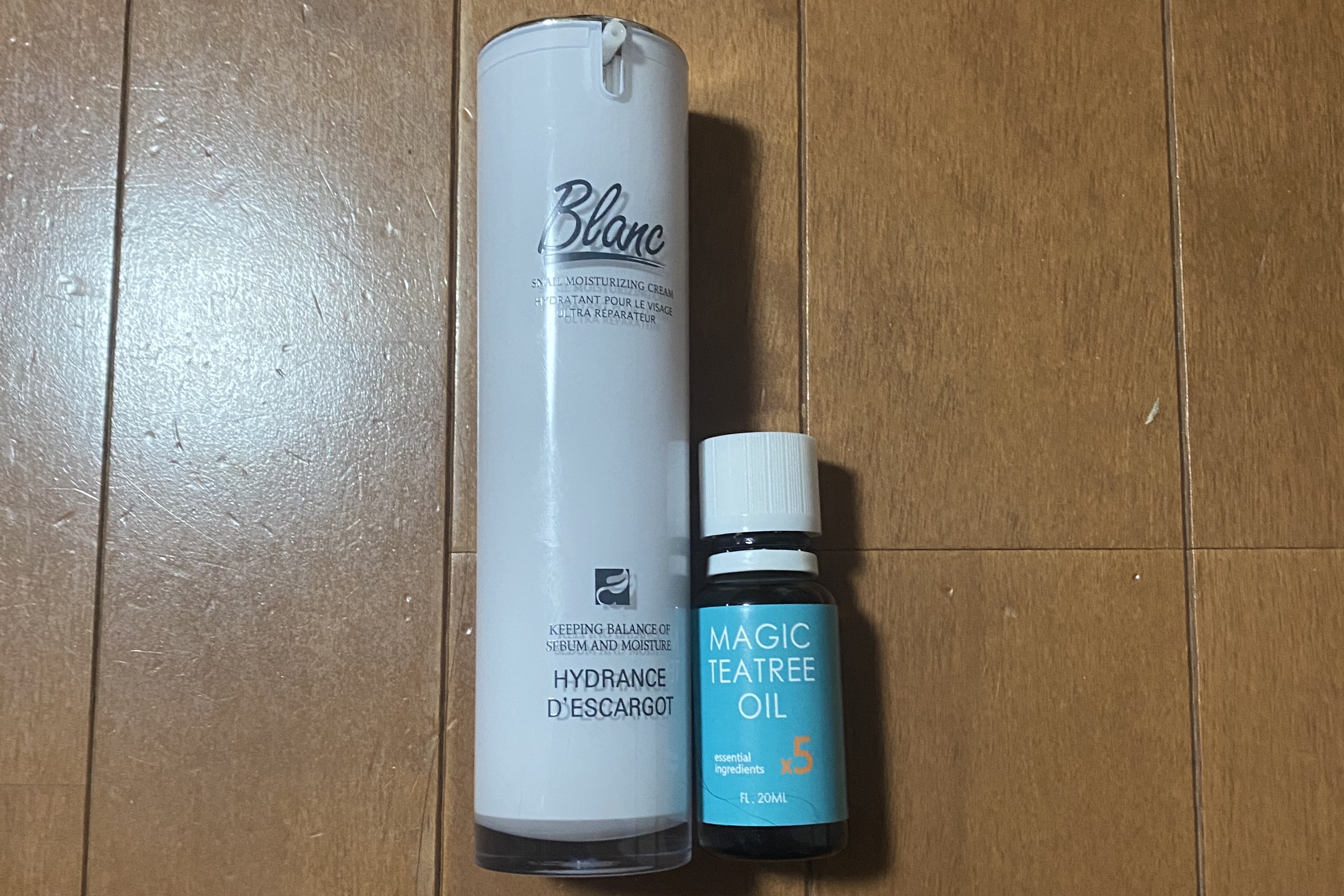 ブラン
マジックカタツムリクリーム　¥4,790
マジックティーツリーオイル　¥2,790

ニキビに効果があるとのことで購入しました！
使い始めてから3日目くらいで、毎日出来続けていたニキビが2日に1回、3日に1回と頻度が減っていきました
