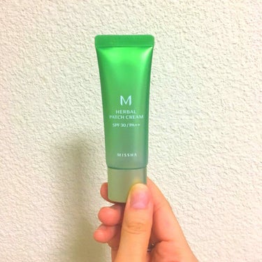 MISSHA
ハーバルパッチクリーム

SPF30 PA++

これからの時期
もう少し日焼け止め効果が高いものの方が安心ですが‥‥

最近の購入品の中で1番のお気に入りです✨

グリーンのクリームが出